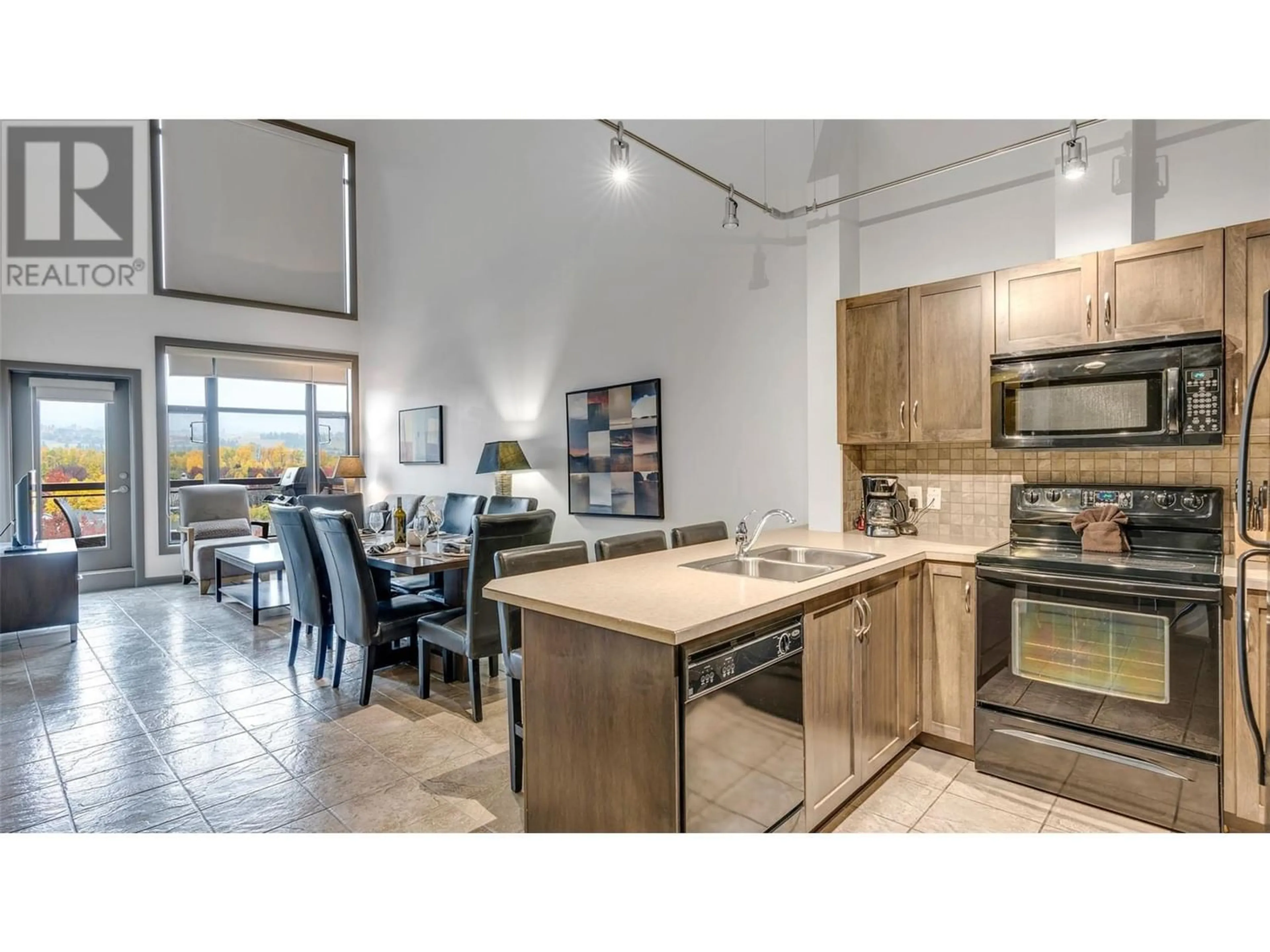 Contemporary kitchen for 654 Cook Road Unit# 603, Kelowna British Columbia V1W3G7