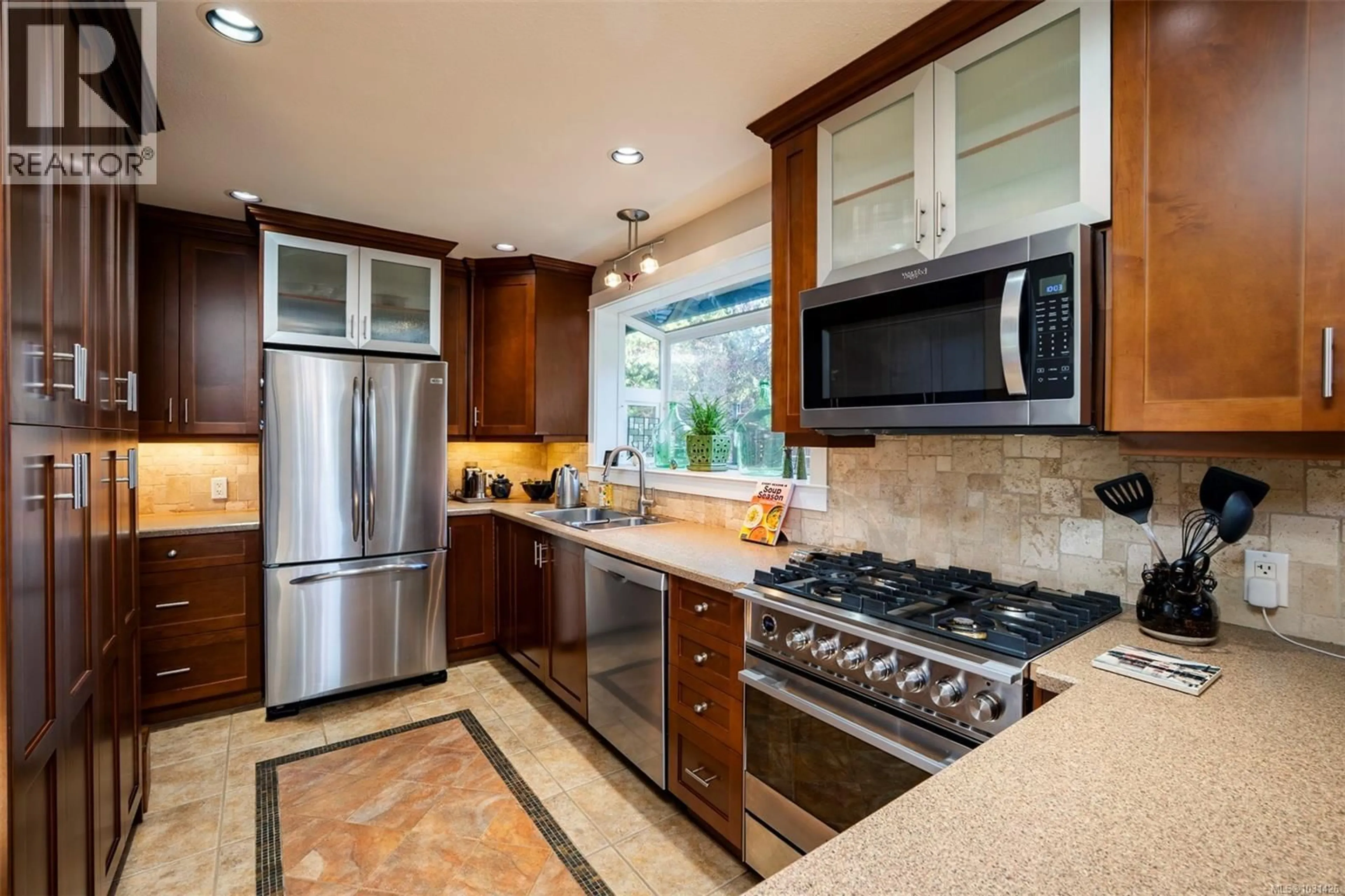 Contemporary kitchen, ceramic/tile floor for 2370 MARLBOROUGH DRIVE, Nanaimo British Columbia V9S3J4