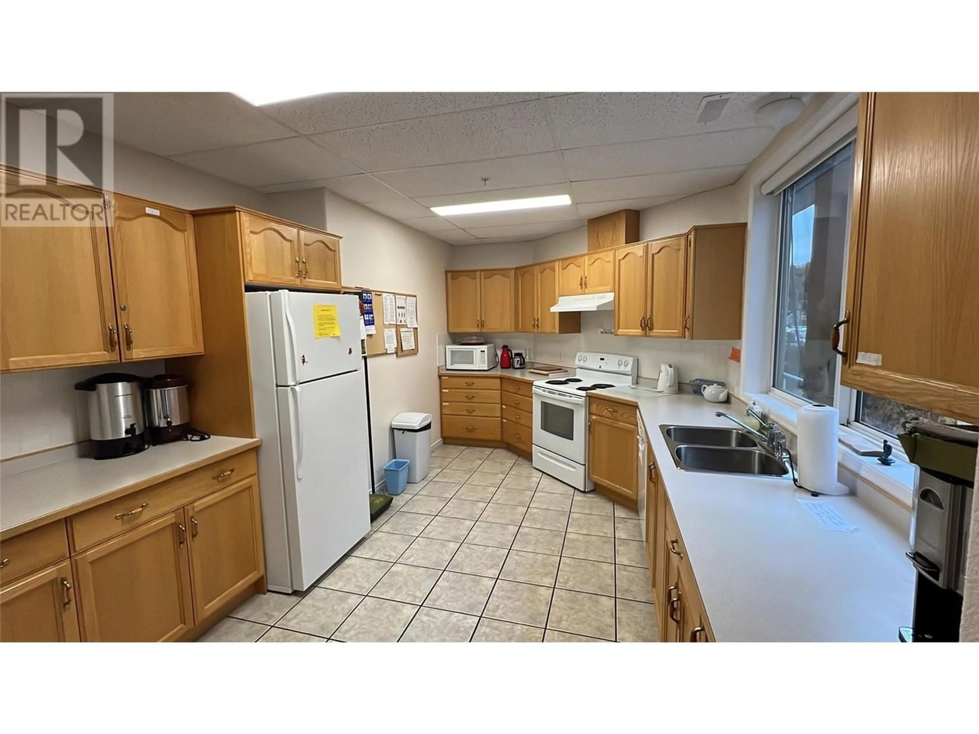 Standard kitchen for 2265 ATKINSON Street Unit# 102, Penticton British Columbia V2A7W8