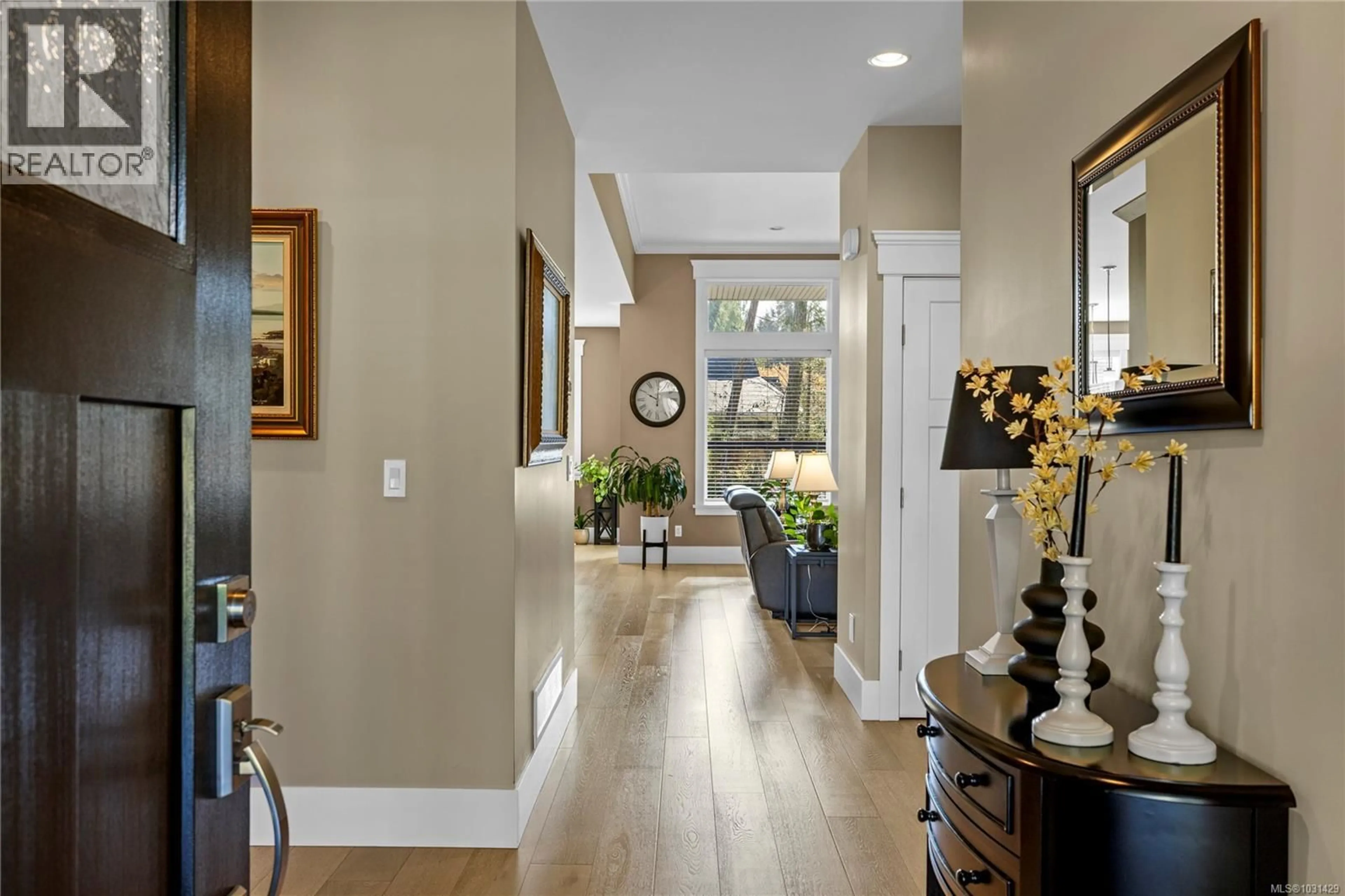 Indoor entryway for 651 EAGLECREST DRIVE, Qualicum Beach British Columbia V9K1E4