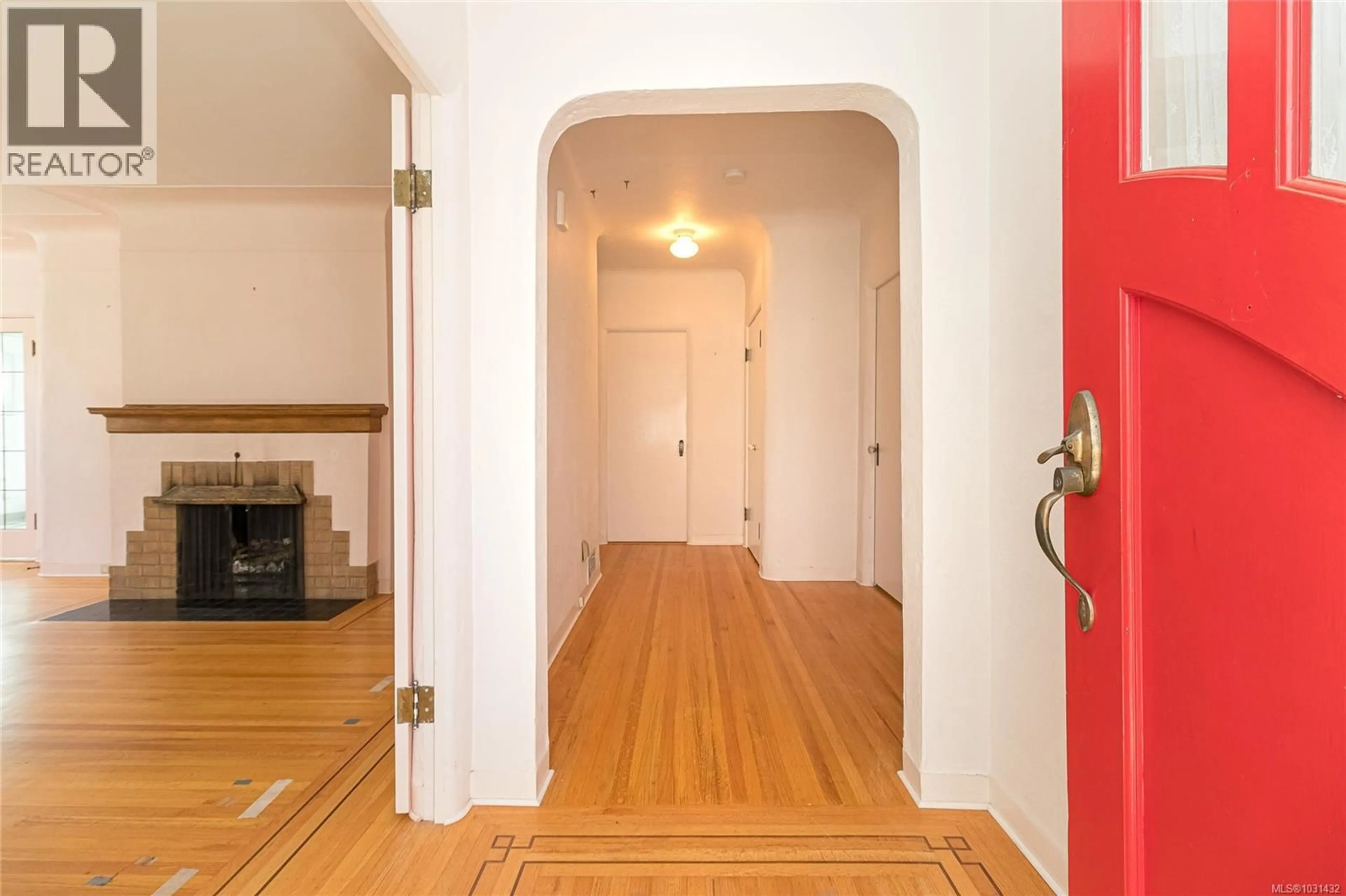 Indoor entryway for 1030 FALKLAND ROAD, Oak Bay British Columbia V8S4M2