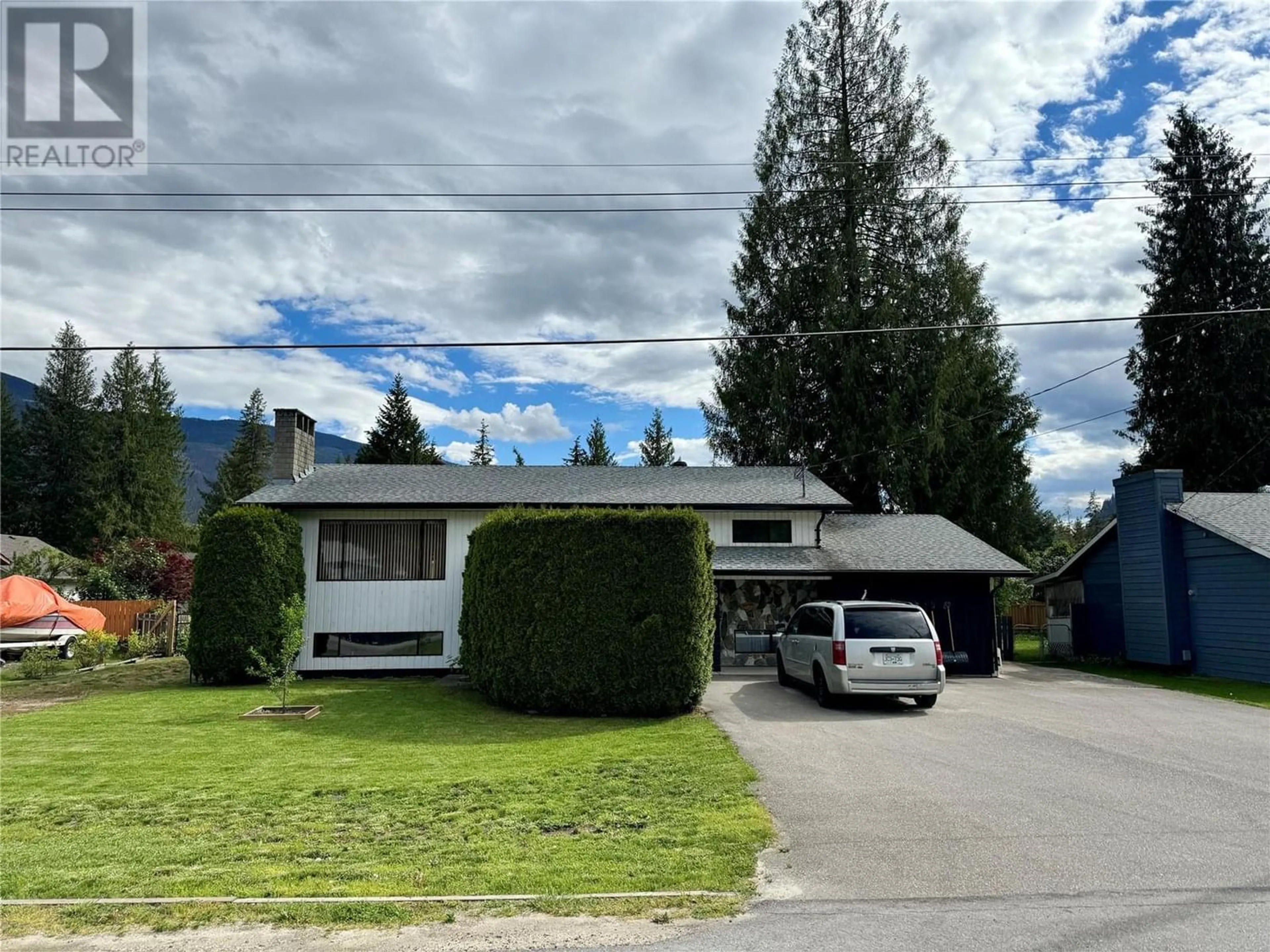 Frontside or backside of a home for 509 Spruce Street, Sicamous British Columbia V0E2V0