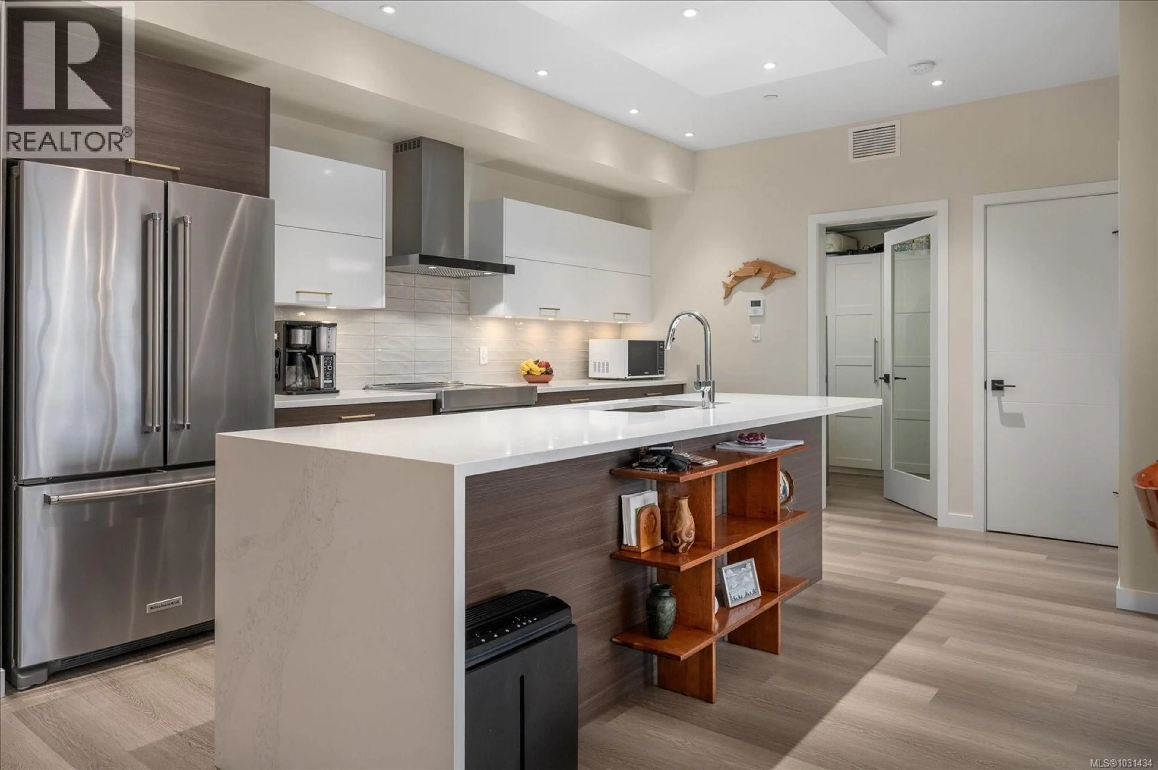 Contemporary kitchen, ceramic/tile floor for 204 - 100 LOMBARDY STREET, Parksville British Columbia V9P0G4