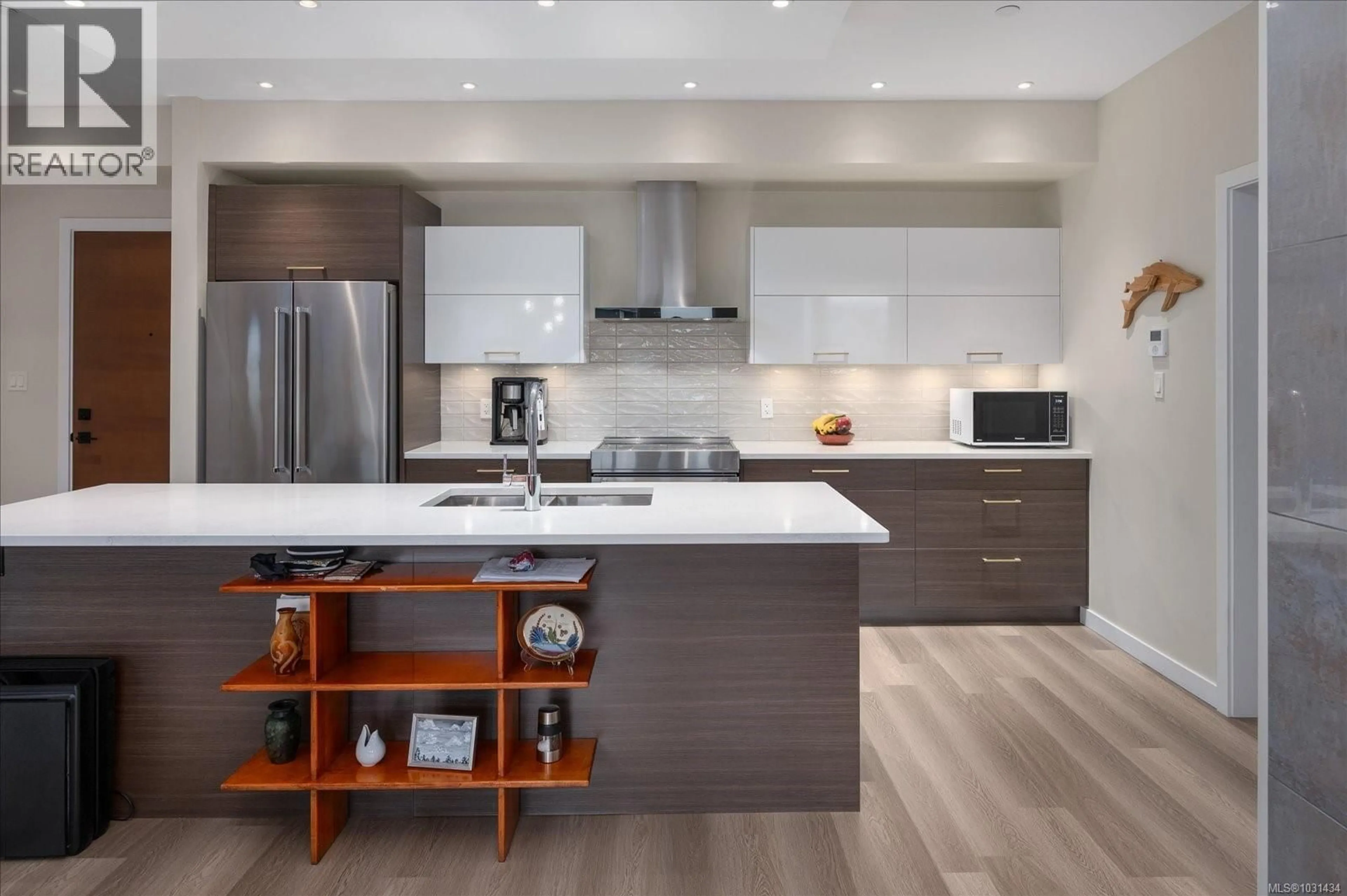 Contemporary kitchen, unknown for 204 - 100 LOMBARDY STREET, Parksville British Columbia V9P0G4