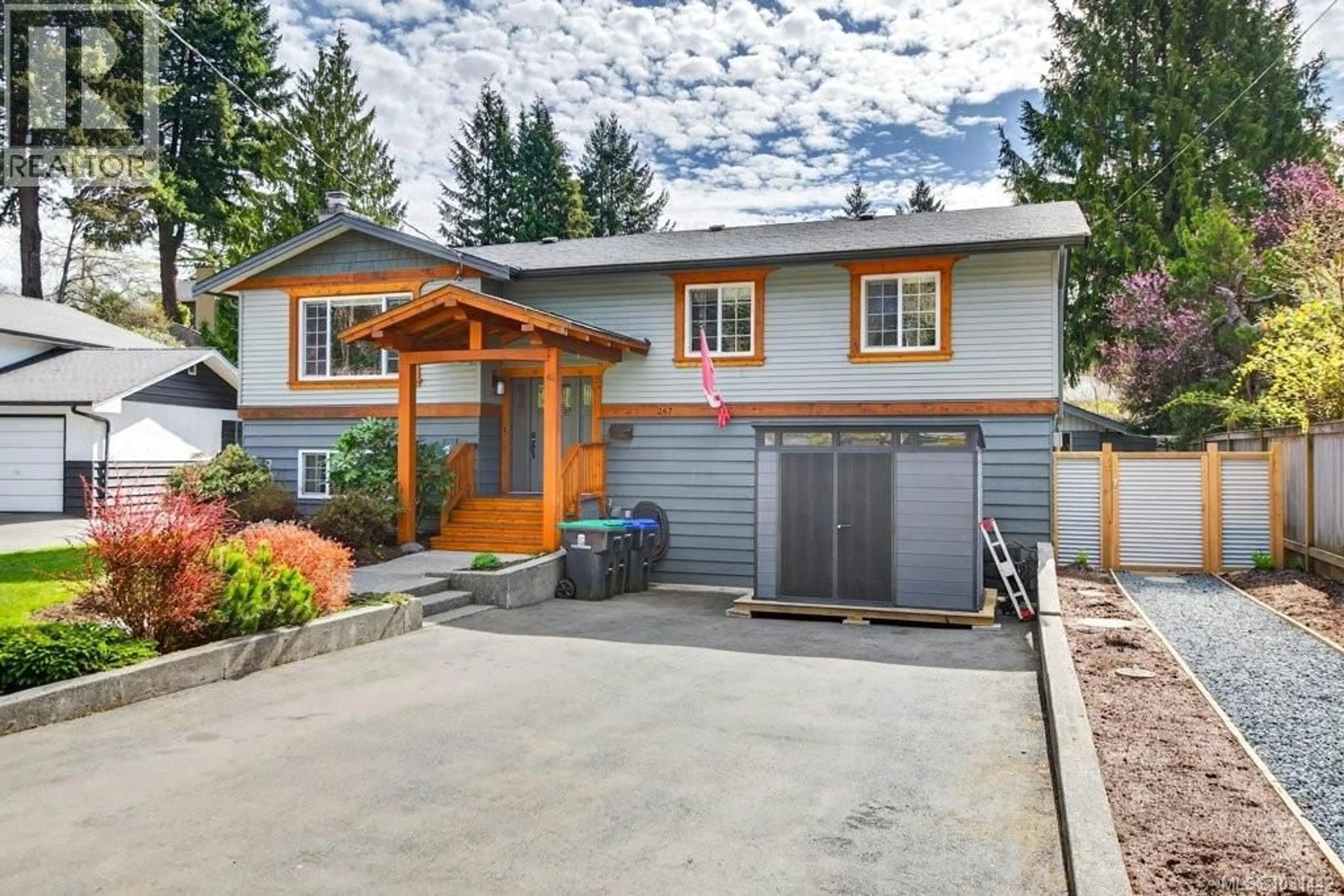 Home with vinyl exterior material, street for 267 TOWLER PLACE, Courtenay British Columbia V9N6Y8