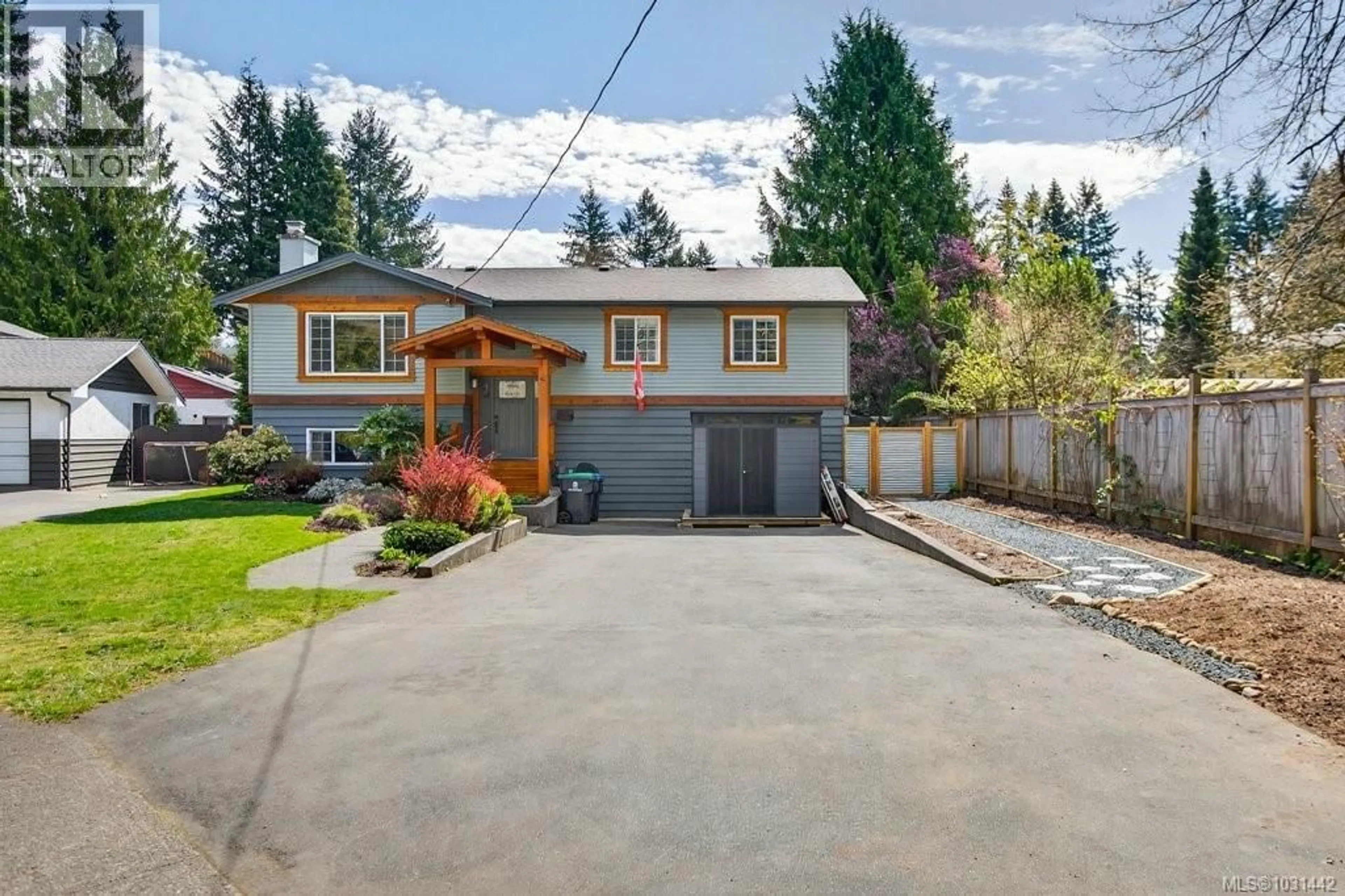 Home with vinyl exterior material, street for 267 TOWLER PLACE, Courtenay British Columbia V9N6Y8