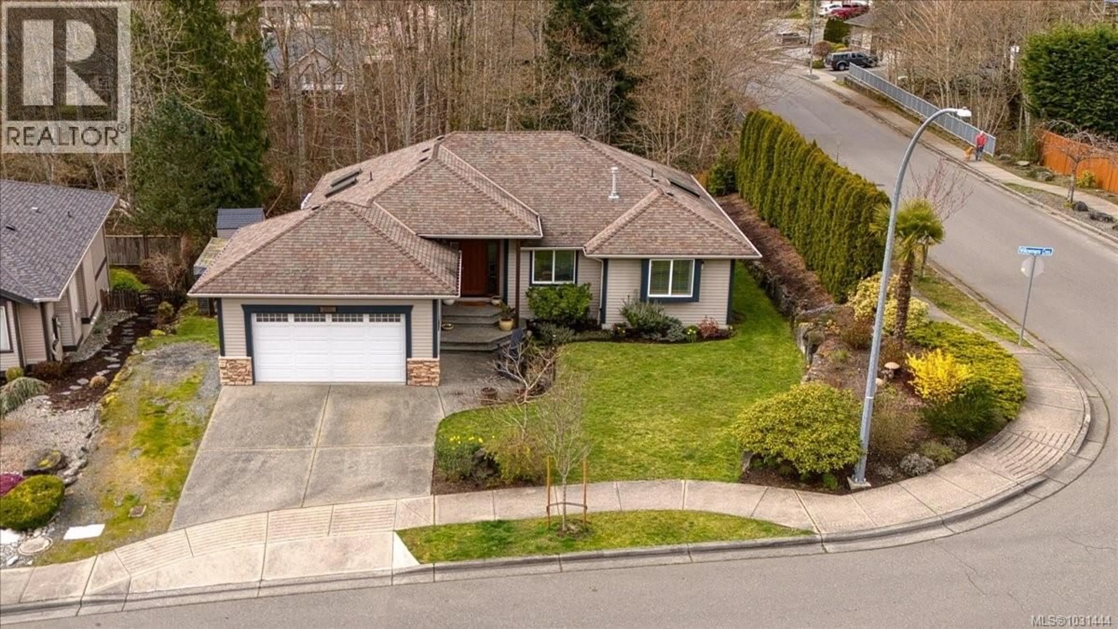 A pic from outside/outdoor area/front of a property/back of a property/a pic from drone, street for 3209 WILLOWMERE CRESCENT, Nanaimo British Columbia V9T6R8