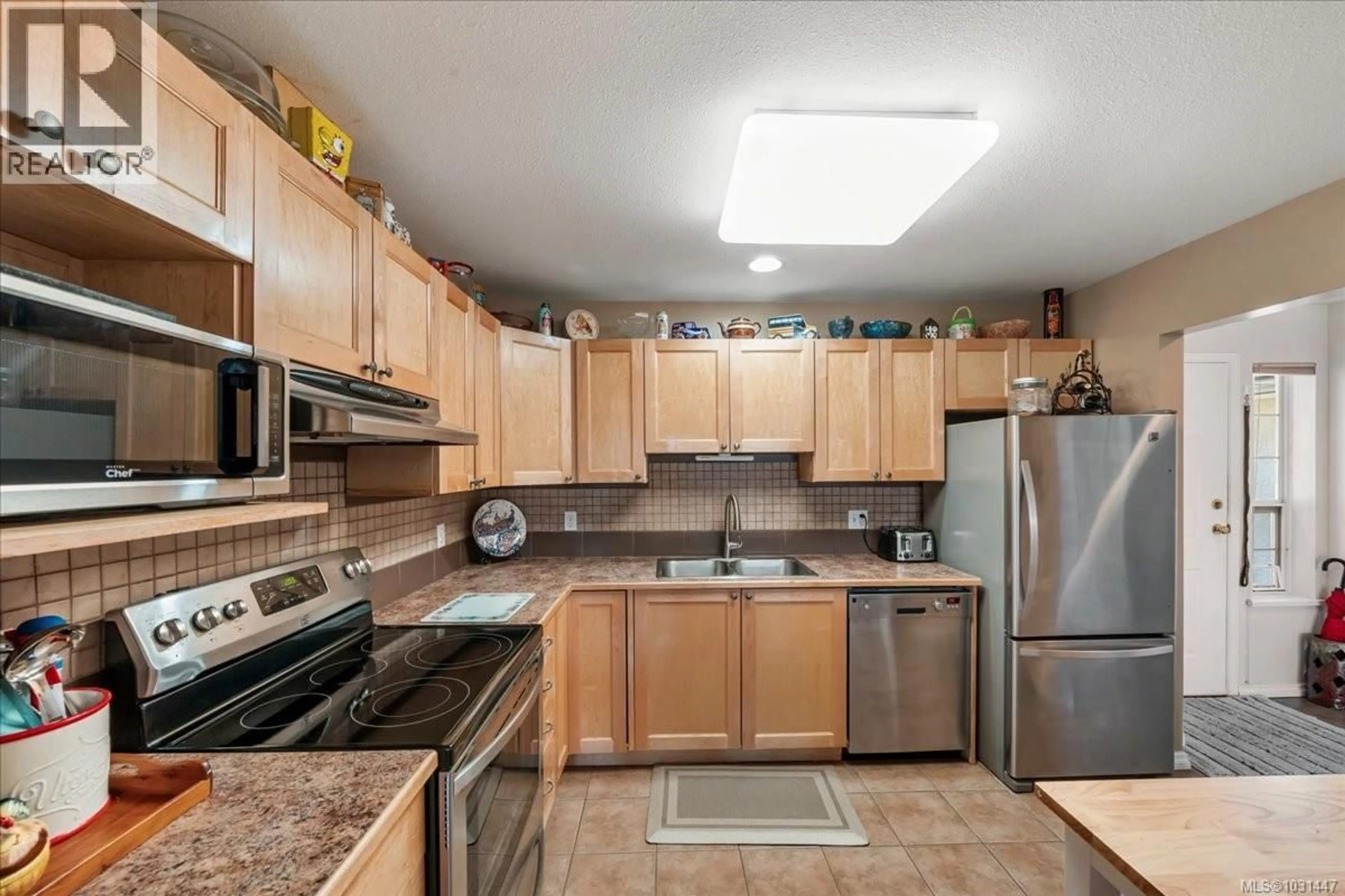 Standard kitchen, unknown for 33 - 2055 GALERNO ROAD, Campbell River British Columbia V9W6Z1