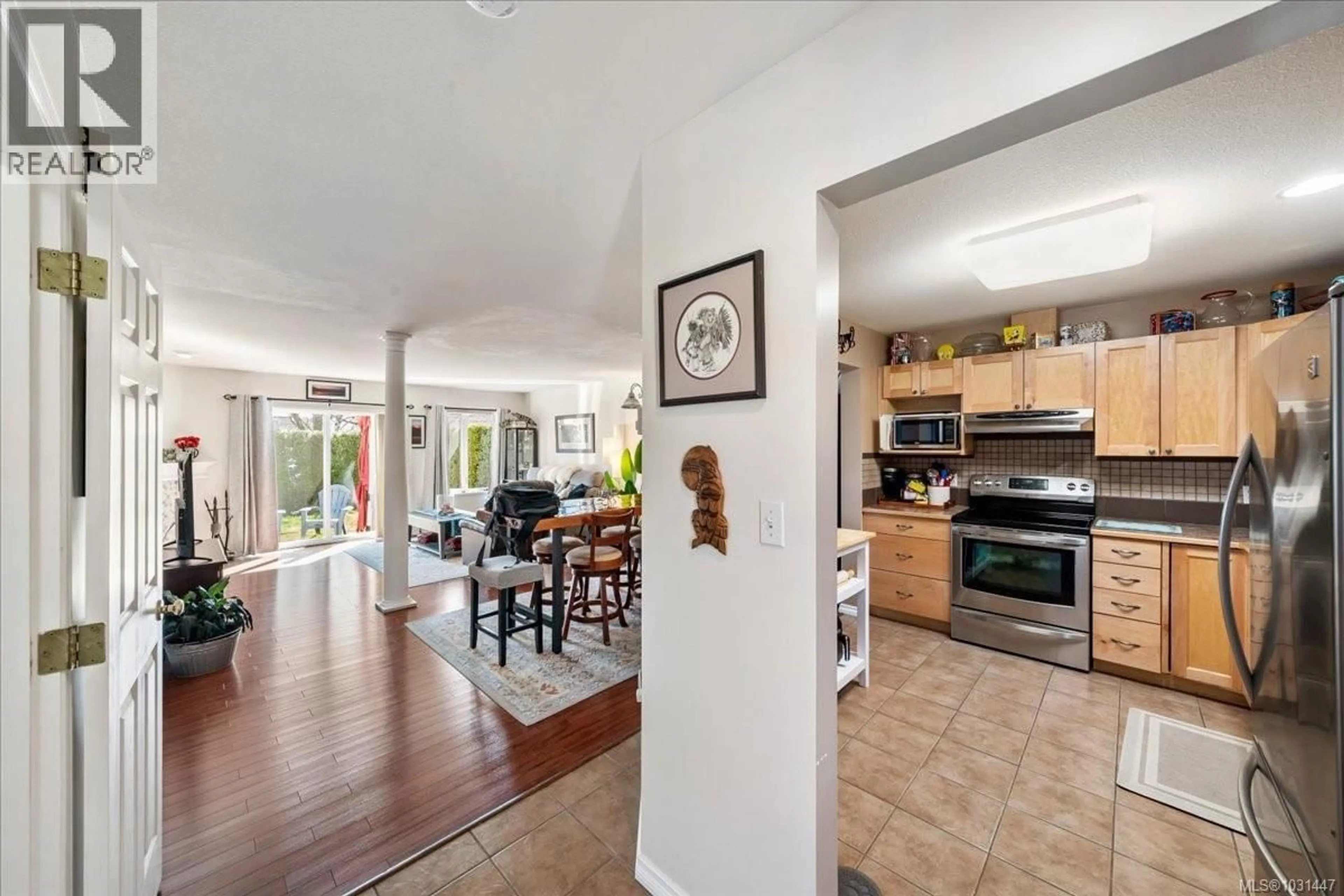 Open concept kitchen, ceramic/tile floor for 33 - 2055 GALERNO ROAD, Campbell River British Columbia V9W6Z1