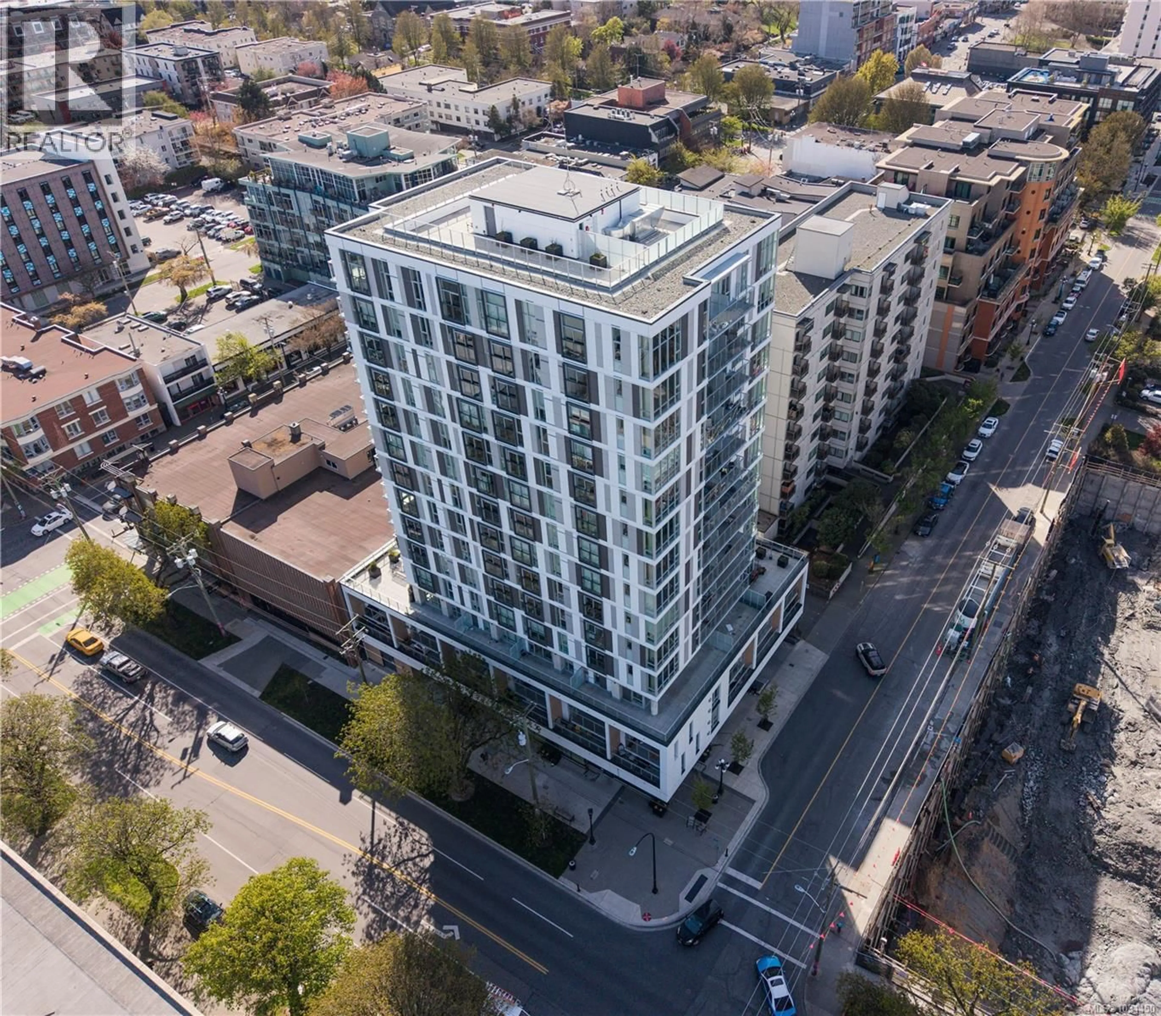 A pic from outside/outdoor area/front of a property/back of a property/a pic from drone, unknown for 806 - 1097 VIEW STREET, Victoria British Columbia V8V0G9