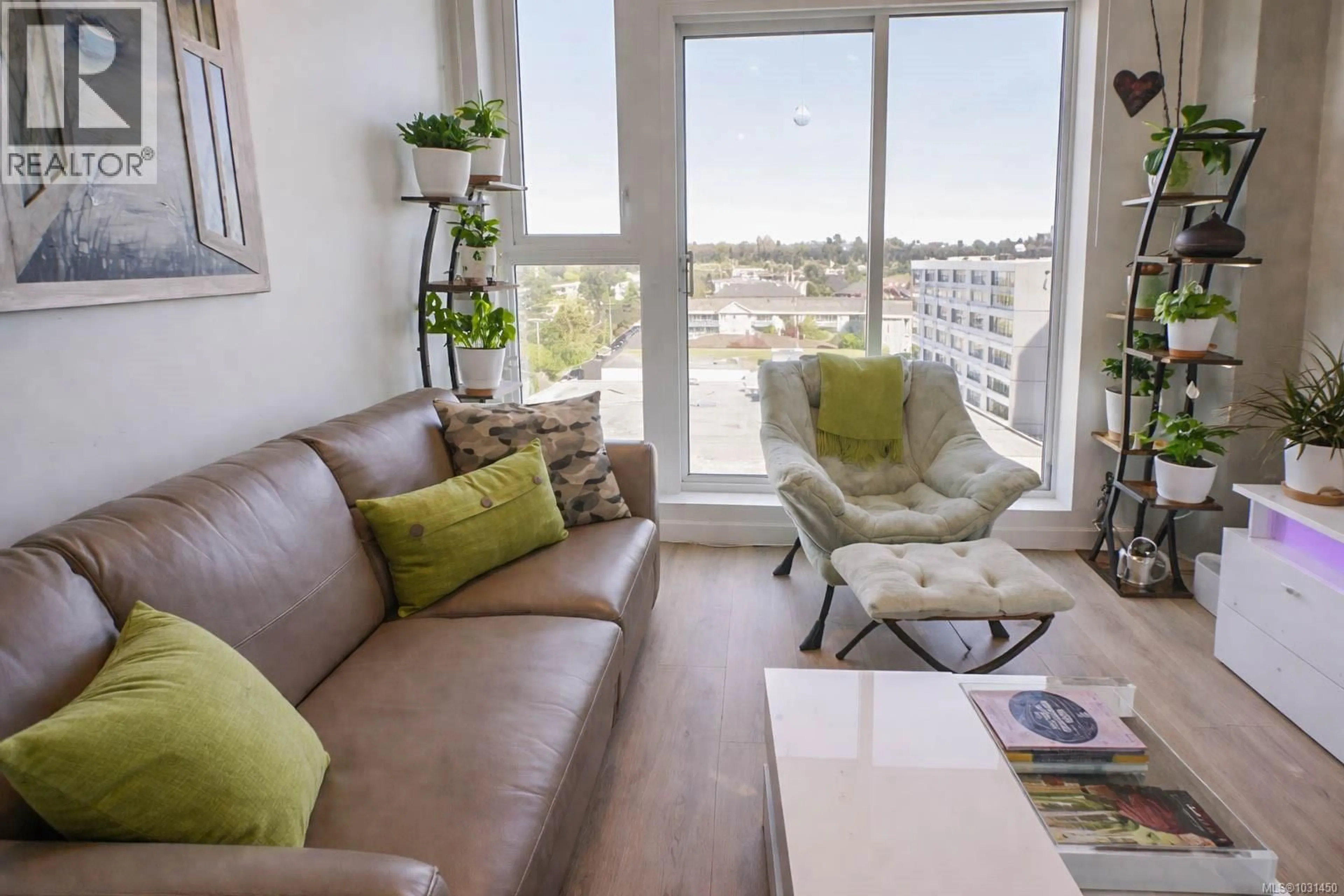 Living room with furniture, unknown for 806 - 1097 VIEW STREET, Victoria British Columbia V8V0G9