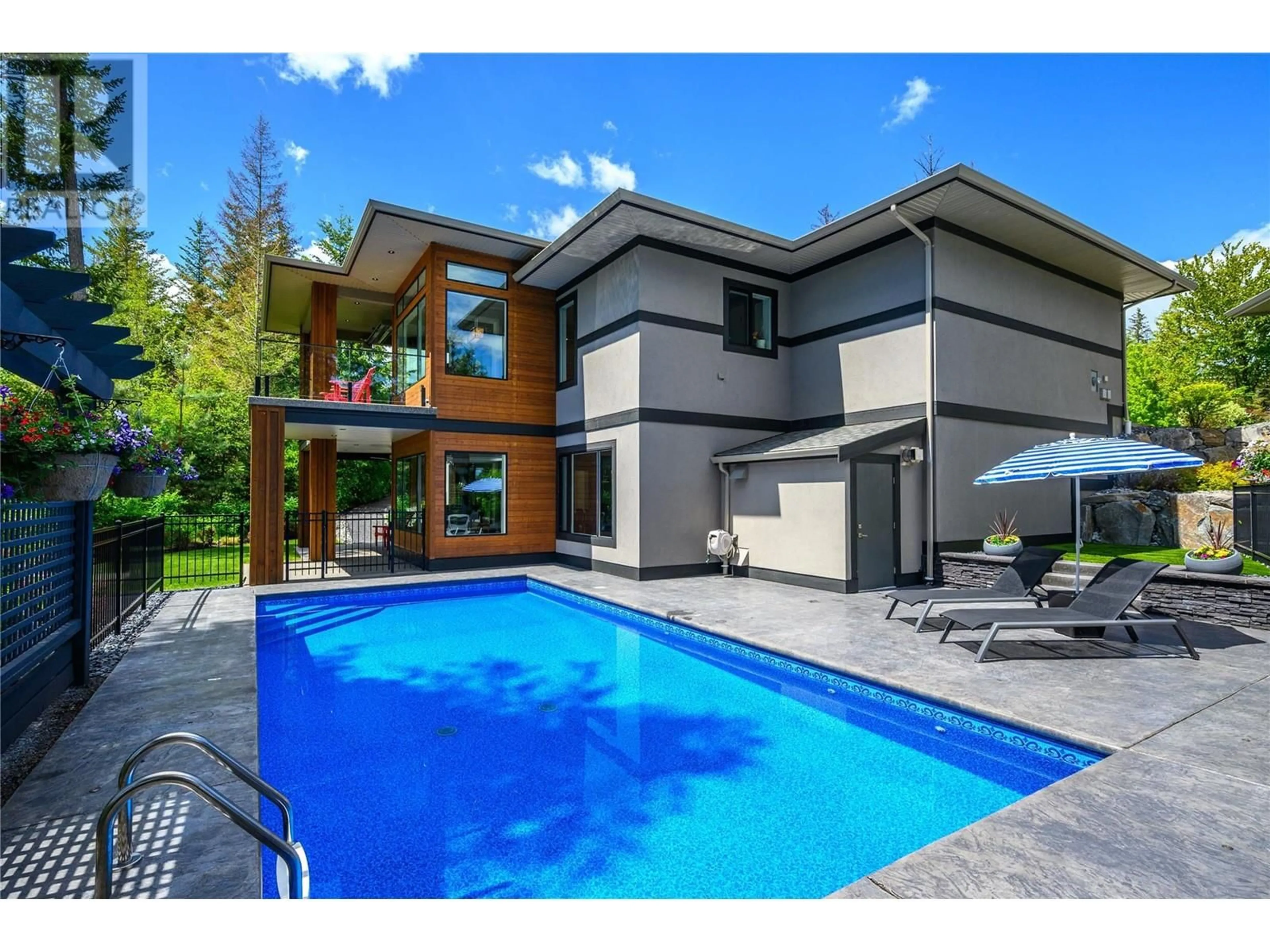 Indoor or outdoor pool for 436 Predator Ridge Drive, Vernon British Columbia V1H2L7