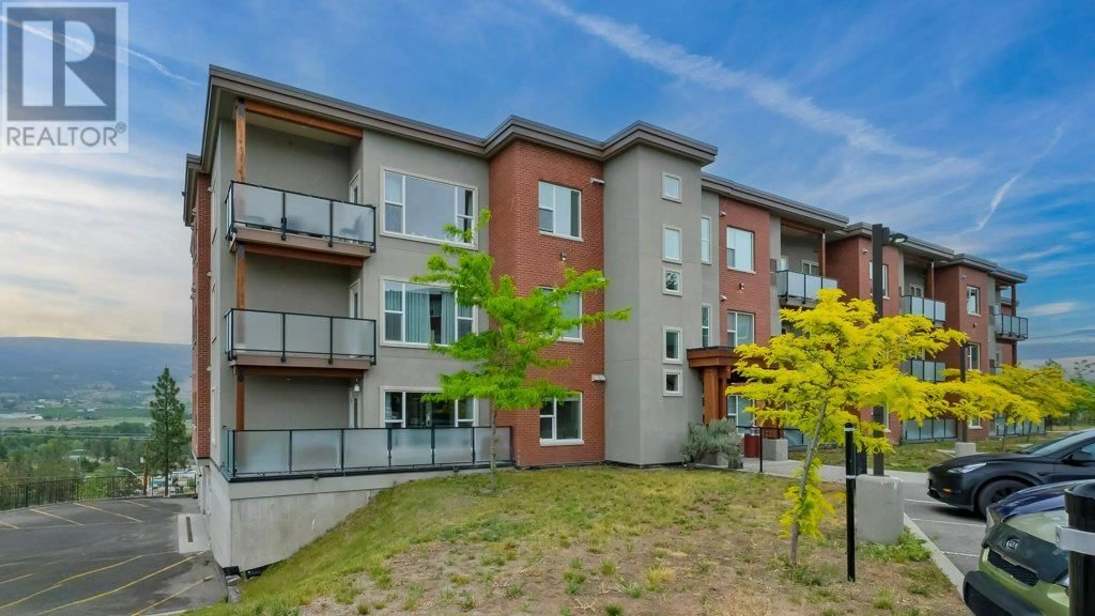 Patio, building for 101 - 985 ACADEMY WAY, Kelowna British Columbia V1V3C8