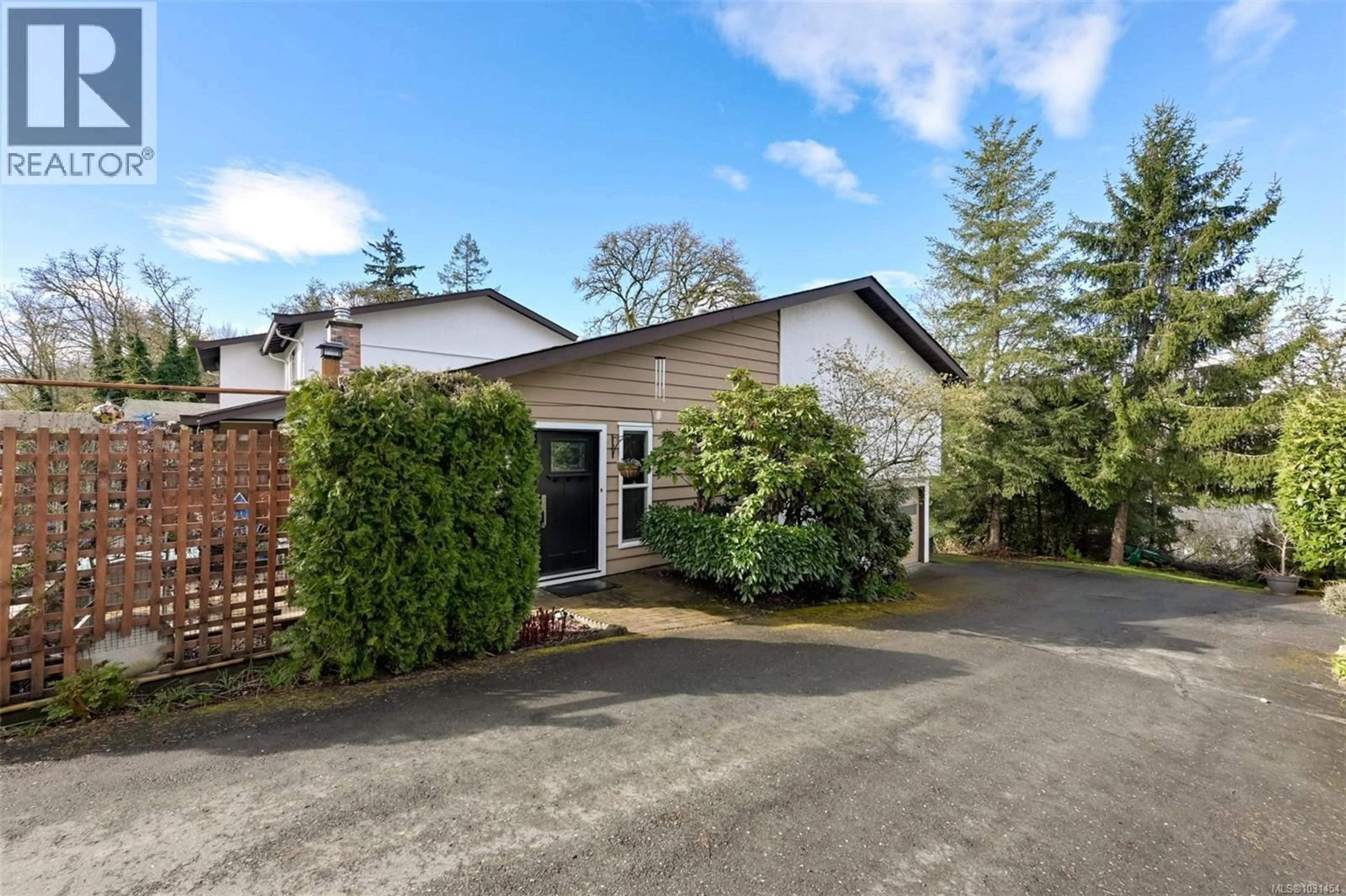 A pic from outside/outdoor area/front of a property/back of a property/a pic from drone, street for 12 - 6172 ALINGTON ROAD, Duncan British Columbia V9L2E9