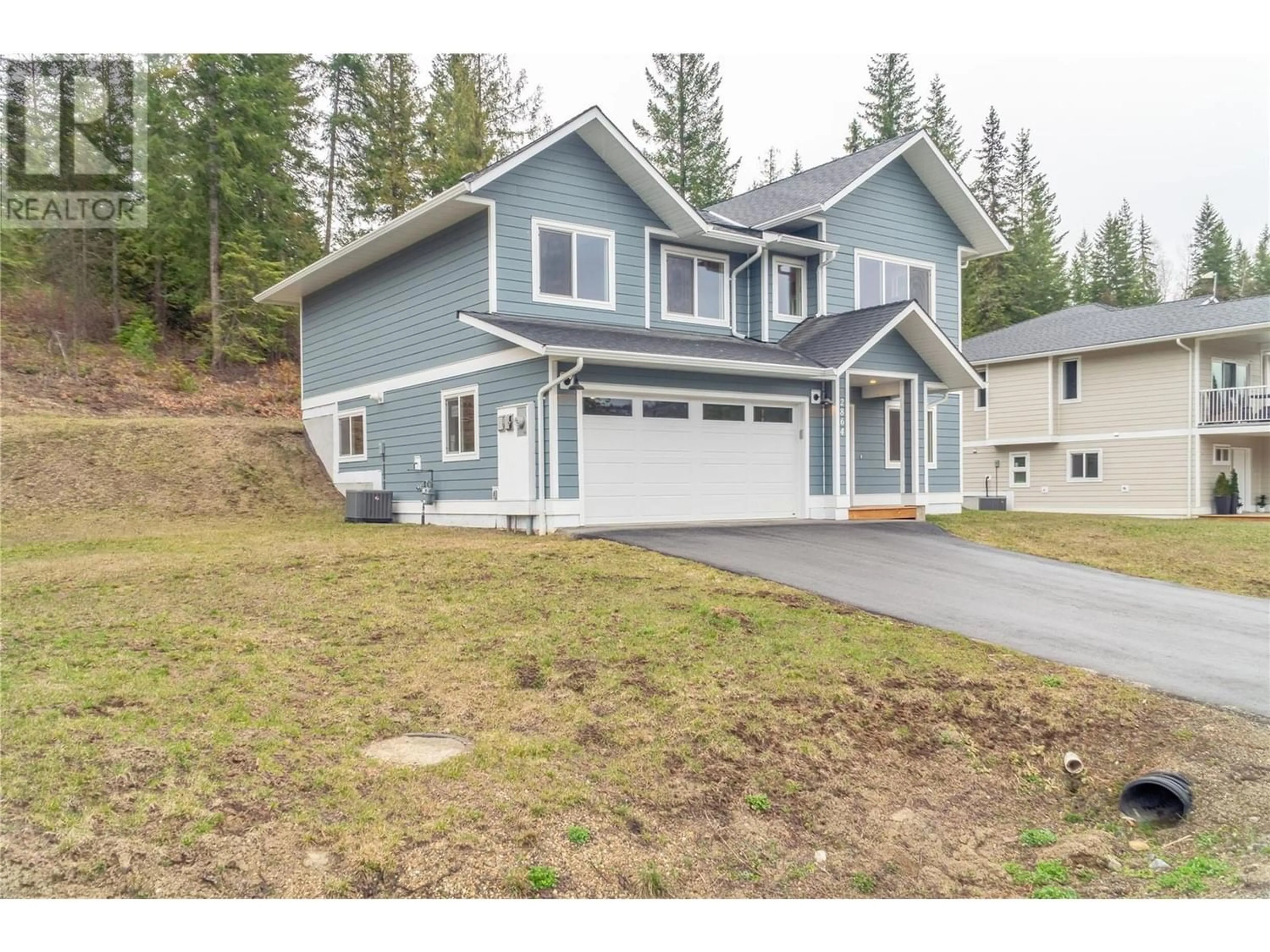 Indoor foyer, wood floors for 2864 Golf Course Drive, Blind Bay British Columbia V0E1H2