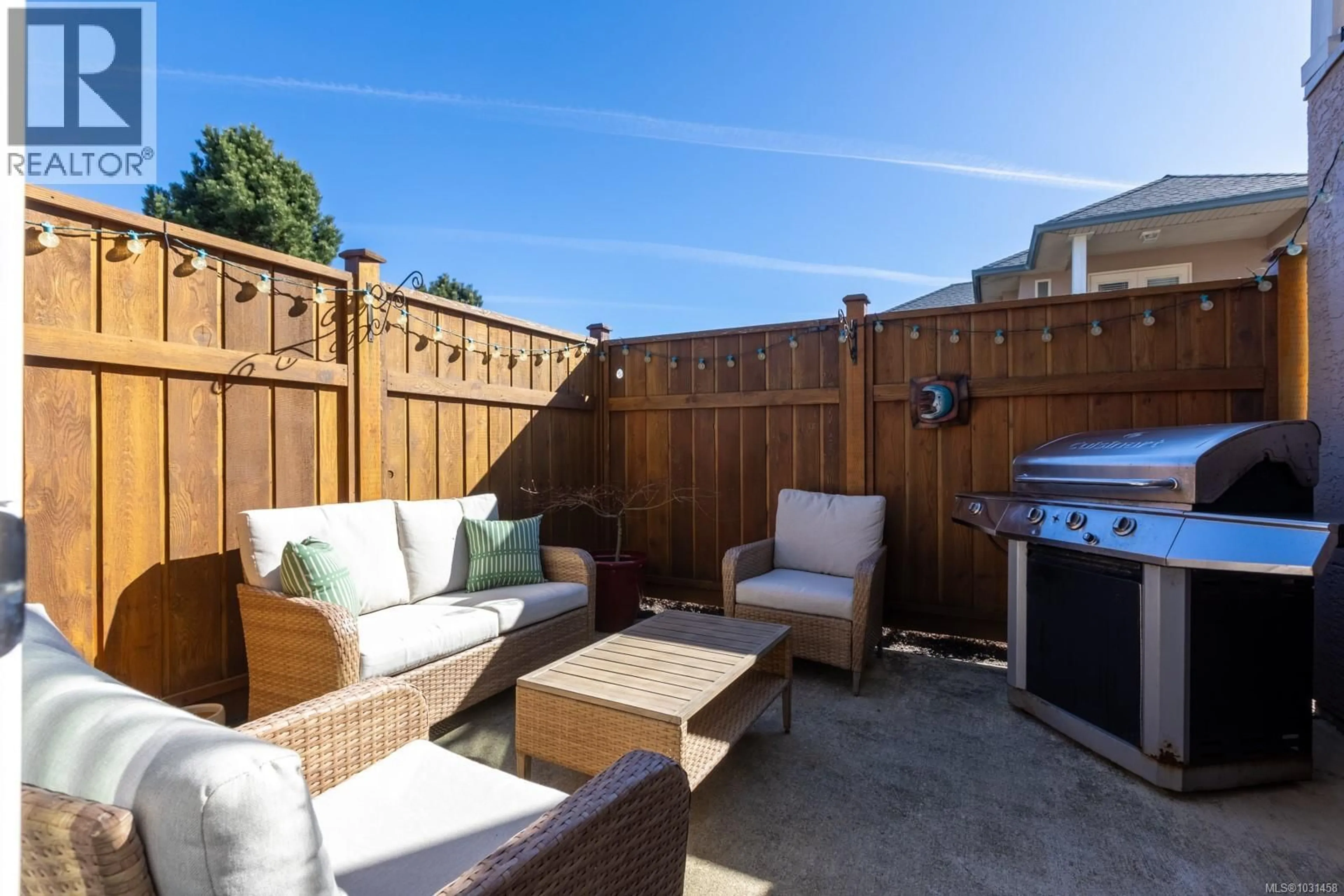 Patio, street for 101 - 720 ASPEN ROAD, Comox British Columbia V9M3Y4