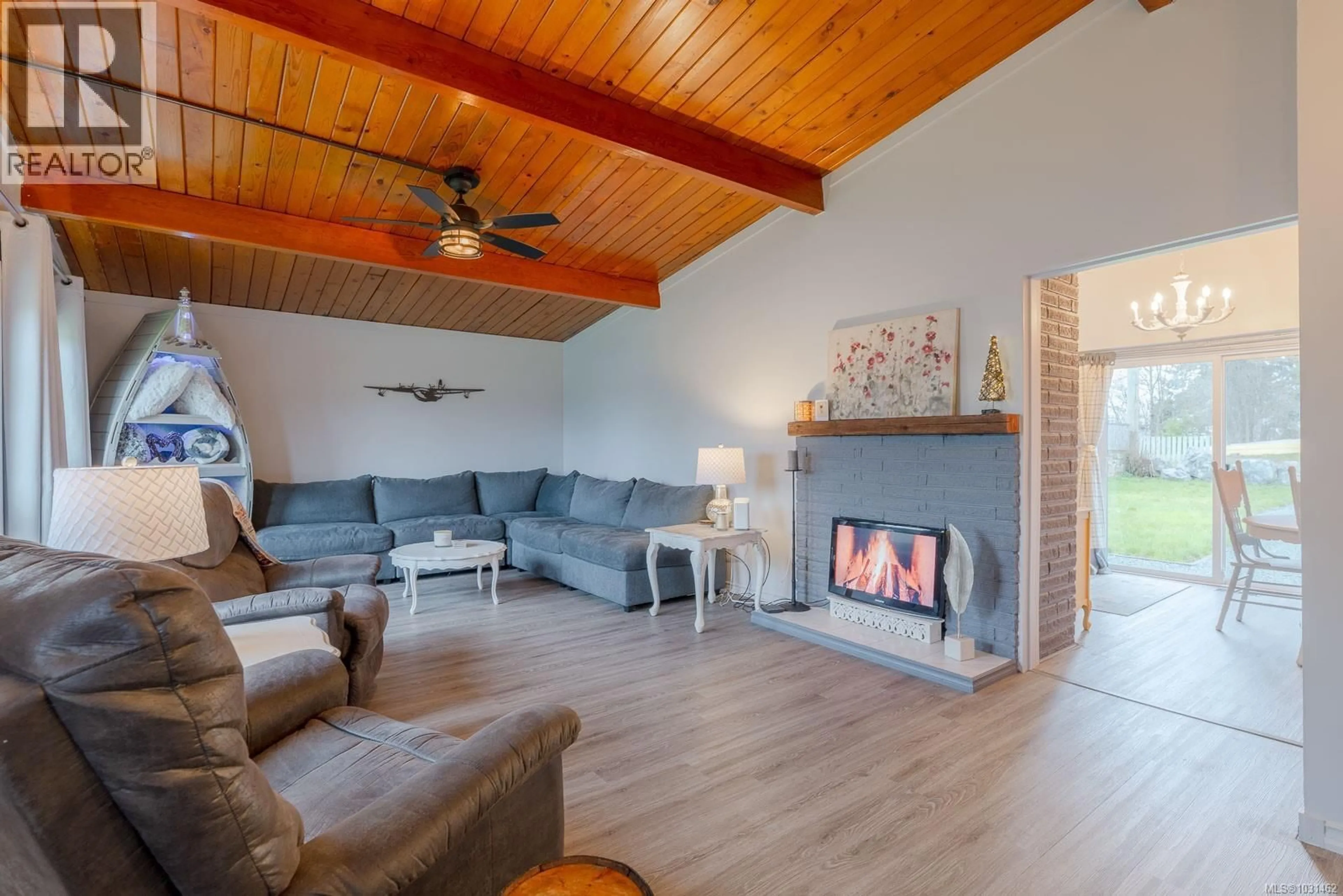 Living room with furniture, wood/laminate floor for 5032 CHERRY CREEK ROAD, Port Alberni British Columbia V9Y6Y7