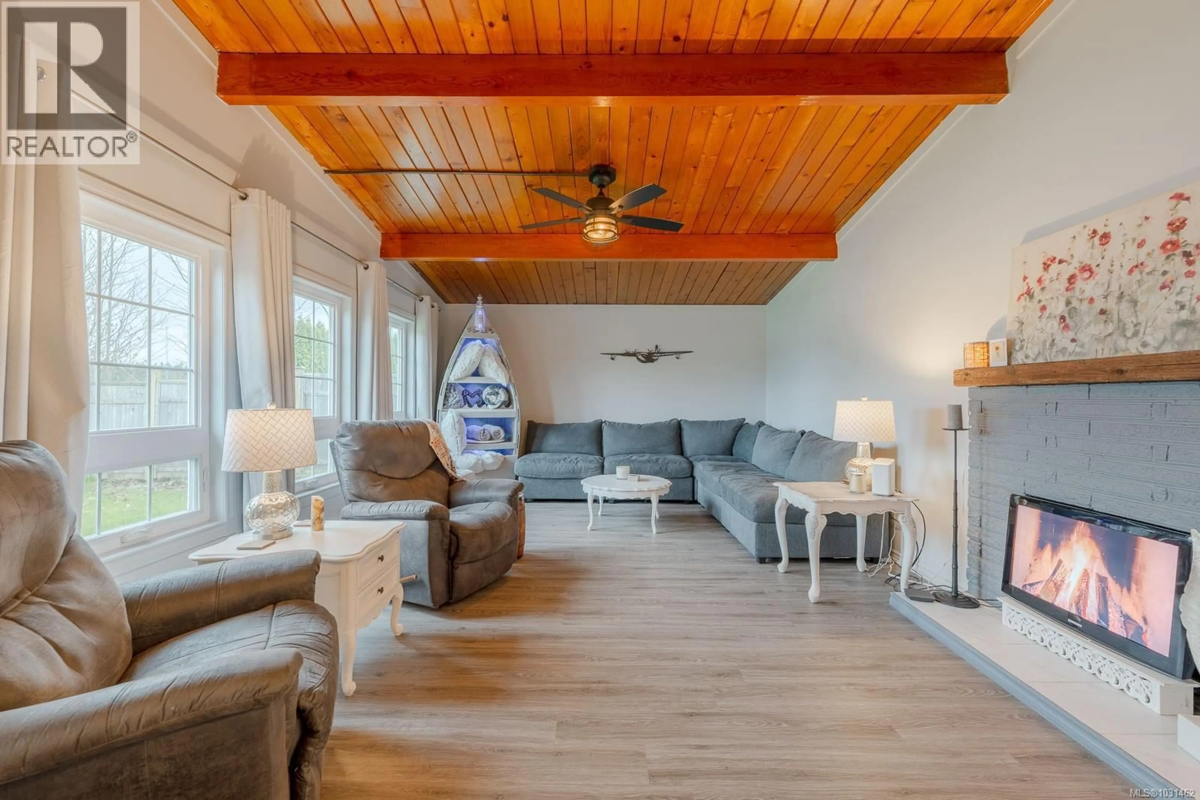 Living room with furniture, unknown for 5032 CHERRY CREEK ROAD, Port Alberni British Columbia V9Y6Y7