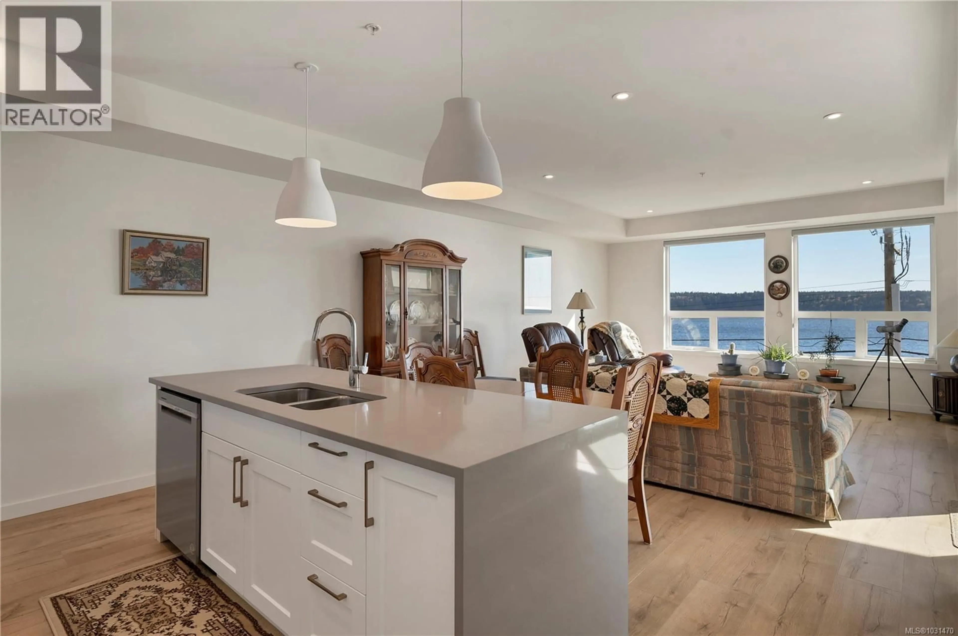 Open concept kitchen, unknown for 304 - 536 ISLAND HIGHWAY SOUTH, Campbell River British Columbia V9W1A5