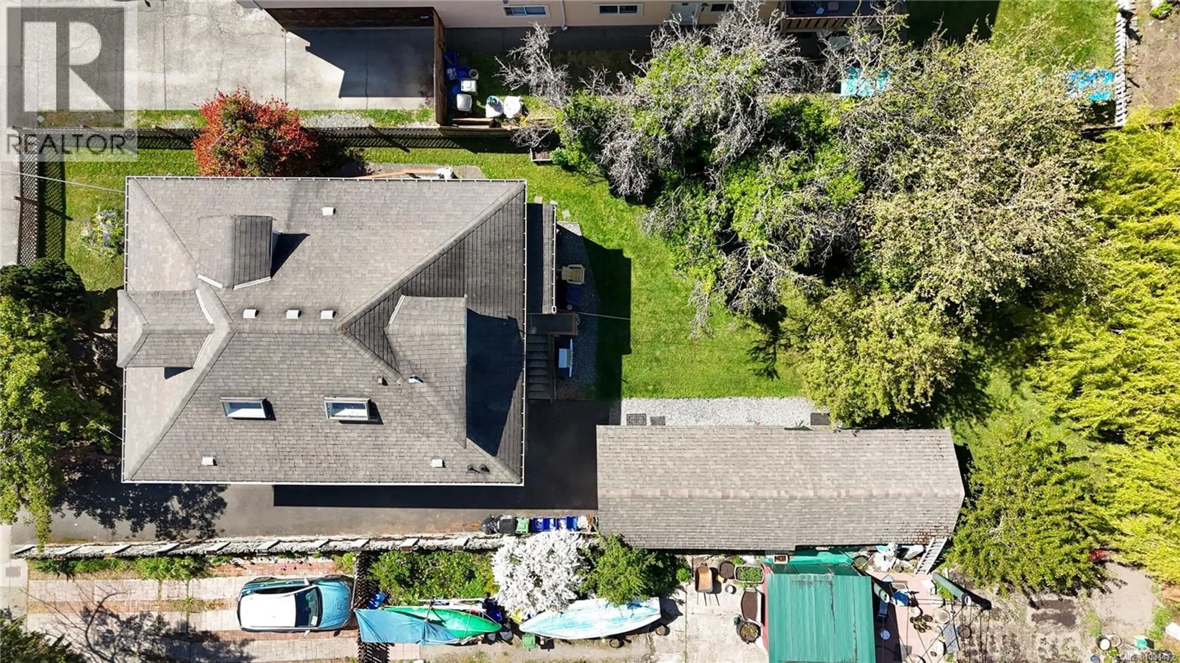 A pic from outside/outdoor area/front of a property/back of a property/a pic from drone, street for 1142 NORTH PARK STREET, Victoria British Columbia V8T1C8