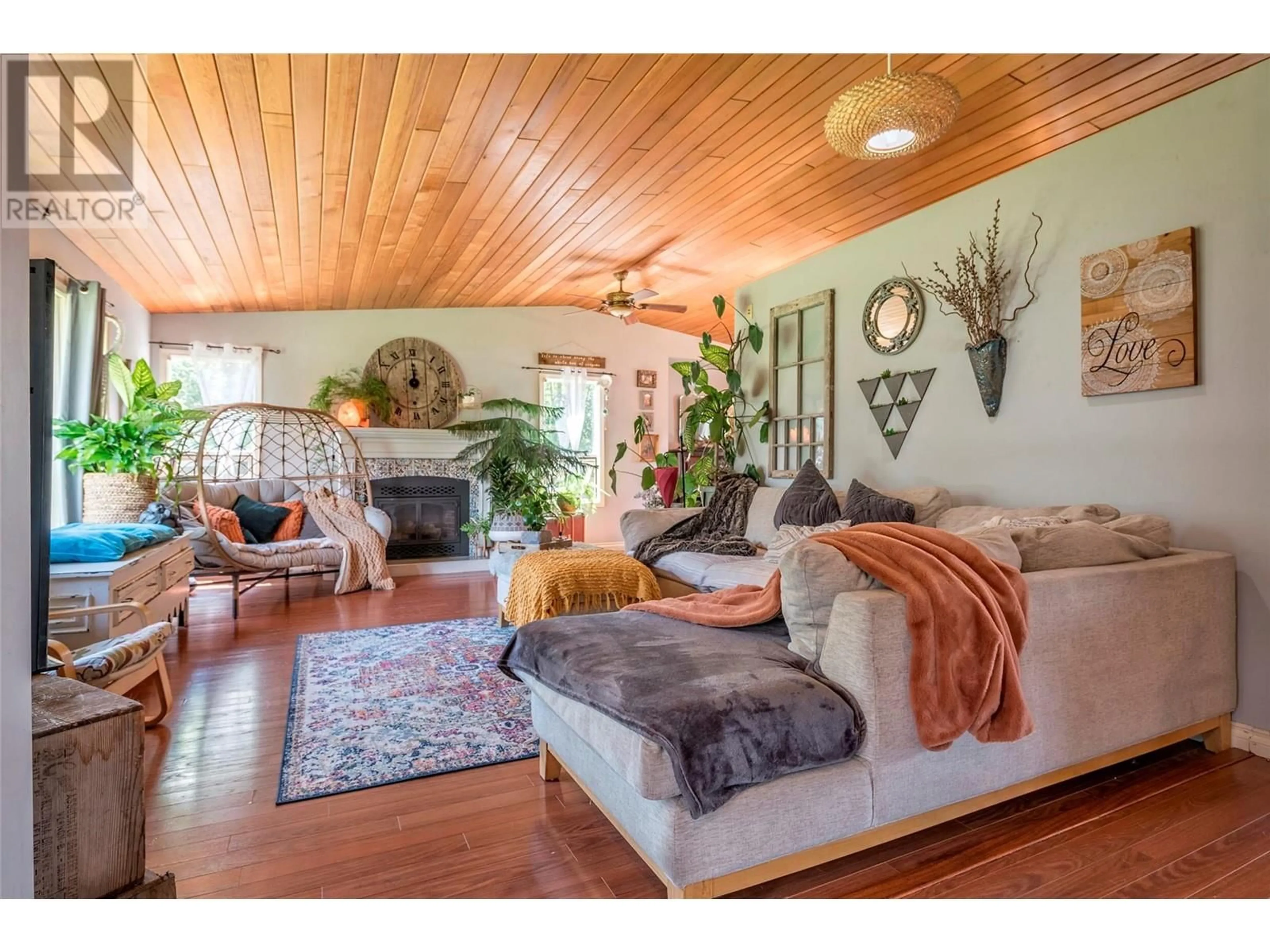 Living room, wood floors for 9486 Angus Drive, Coldstream British Columbia V1B3G2