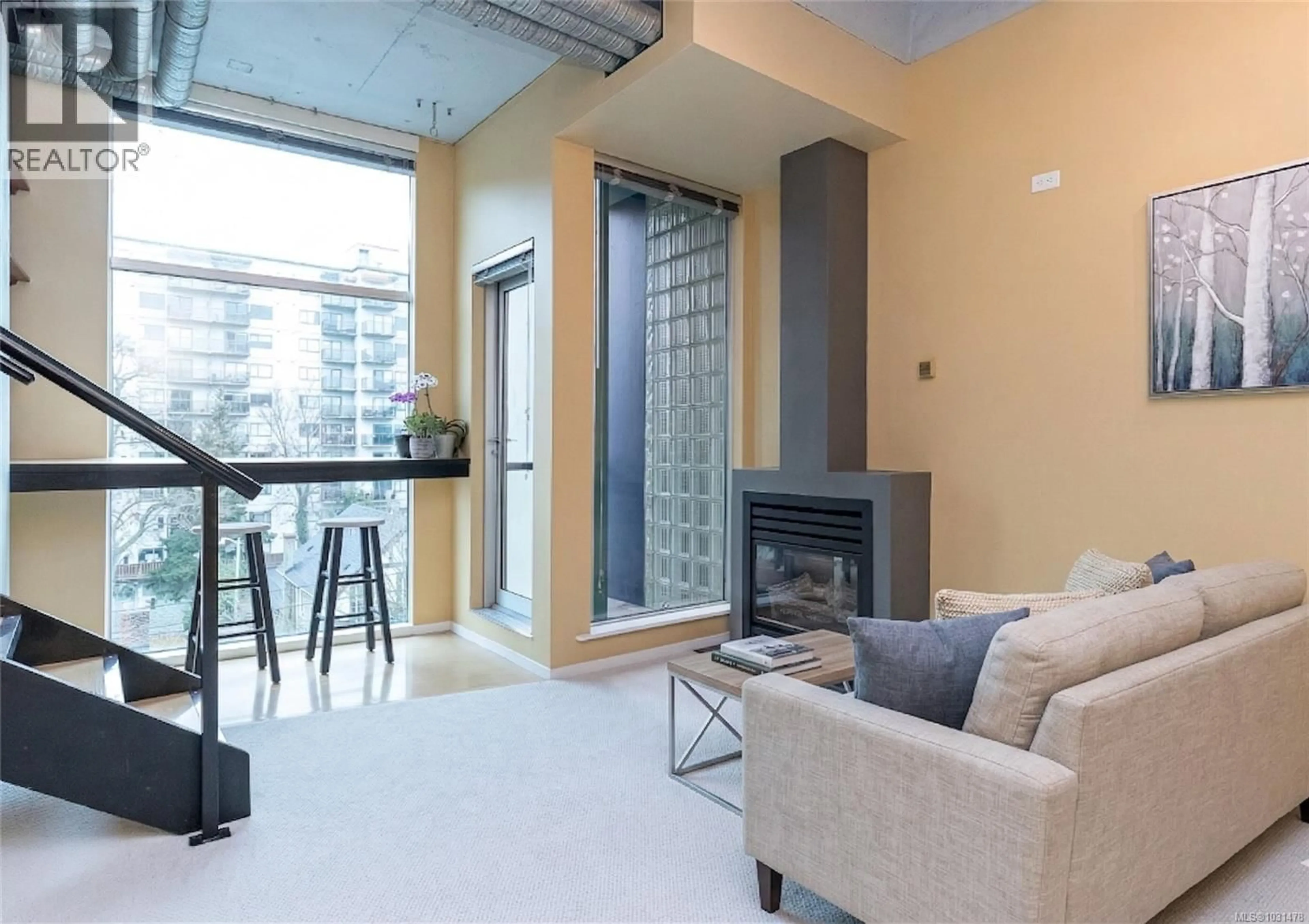 Living room with furniture, unknown for 411 - 1061 FORT STREET, Victoria British Columbia V8V5A1