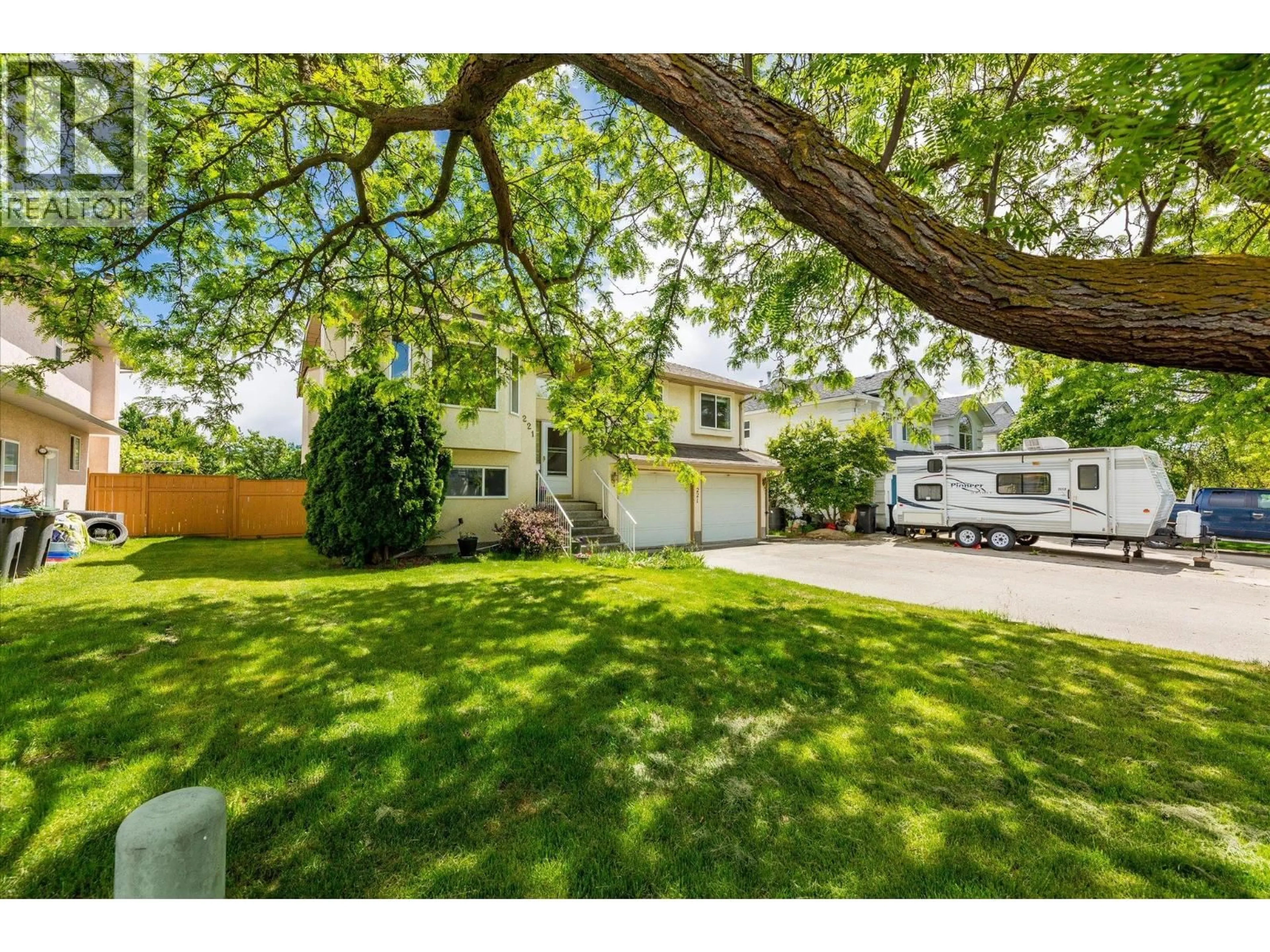 A pic from outside/outdoor area/front of a property/back of a property/a pic from drone, street for 221 DRYSDALE BOULEVARD, Kelowna British Columbia V1V1X1