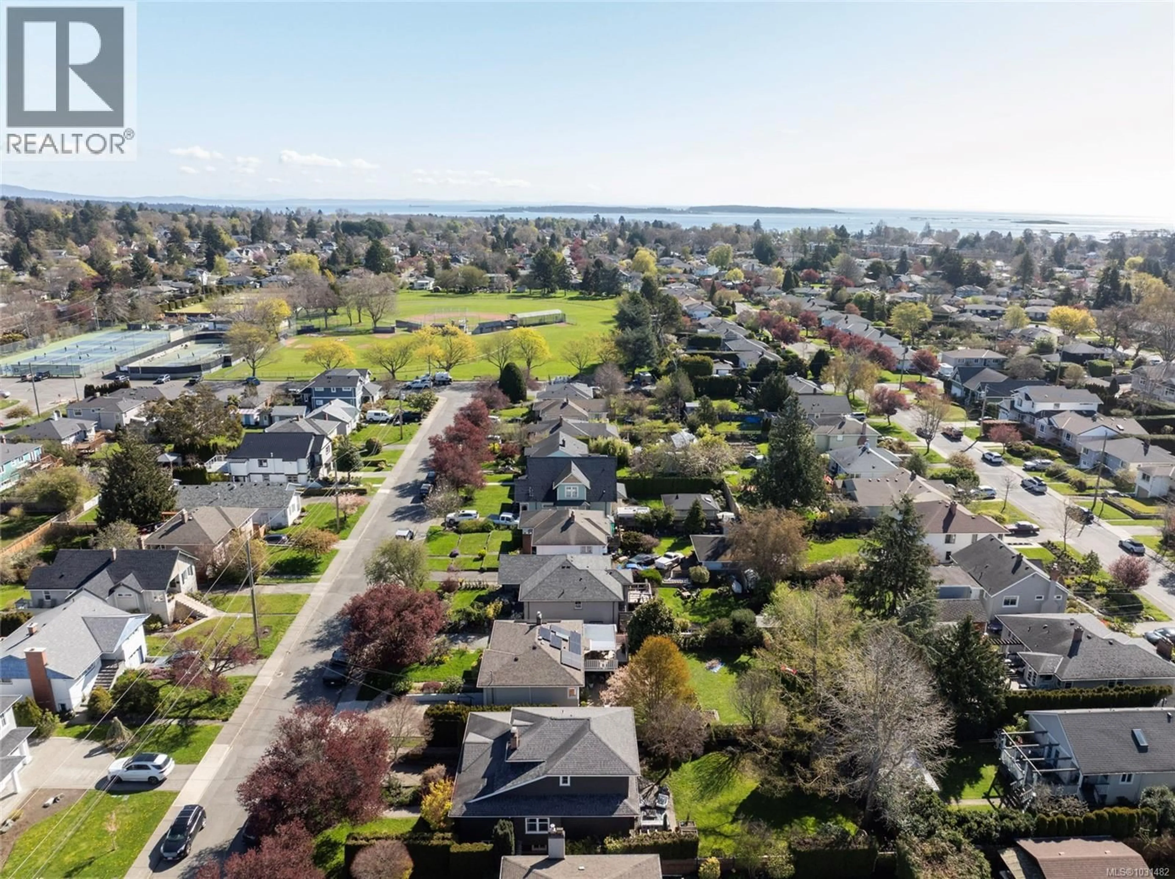 A pic from outside/outdoor area/front of a property/back of a property/a pic from drone, water/lake/river/ocean view for 2041 CARNARVON STREET, Oak Bay British Columbia V8R2V2