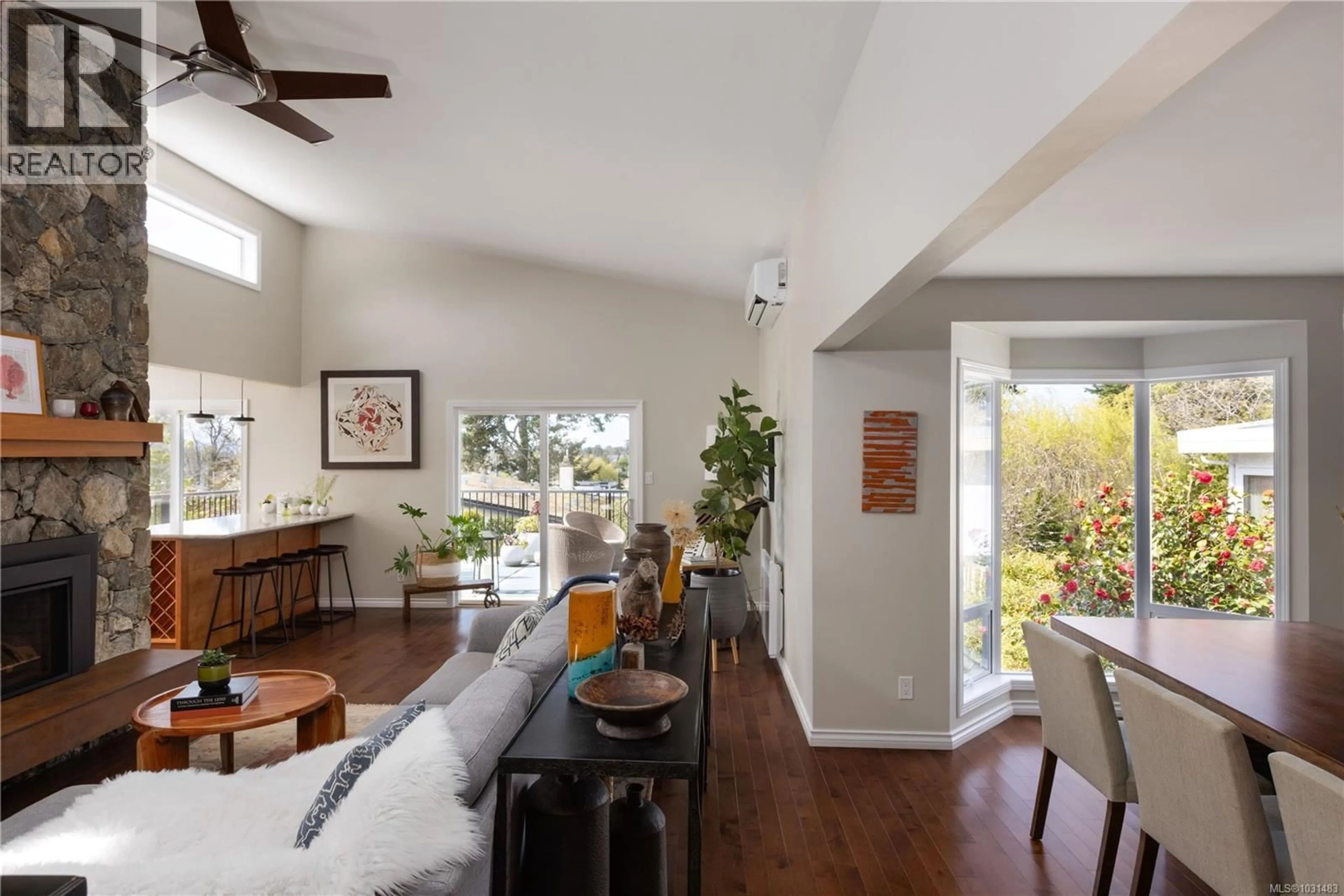 Unknown for 338 FOUL BAY ROAD, Victoria British Columbia V8S4G7