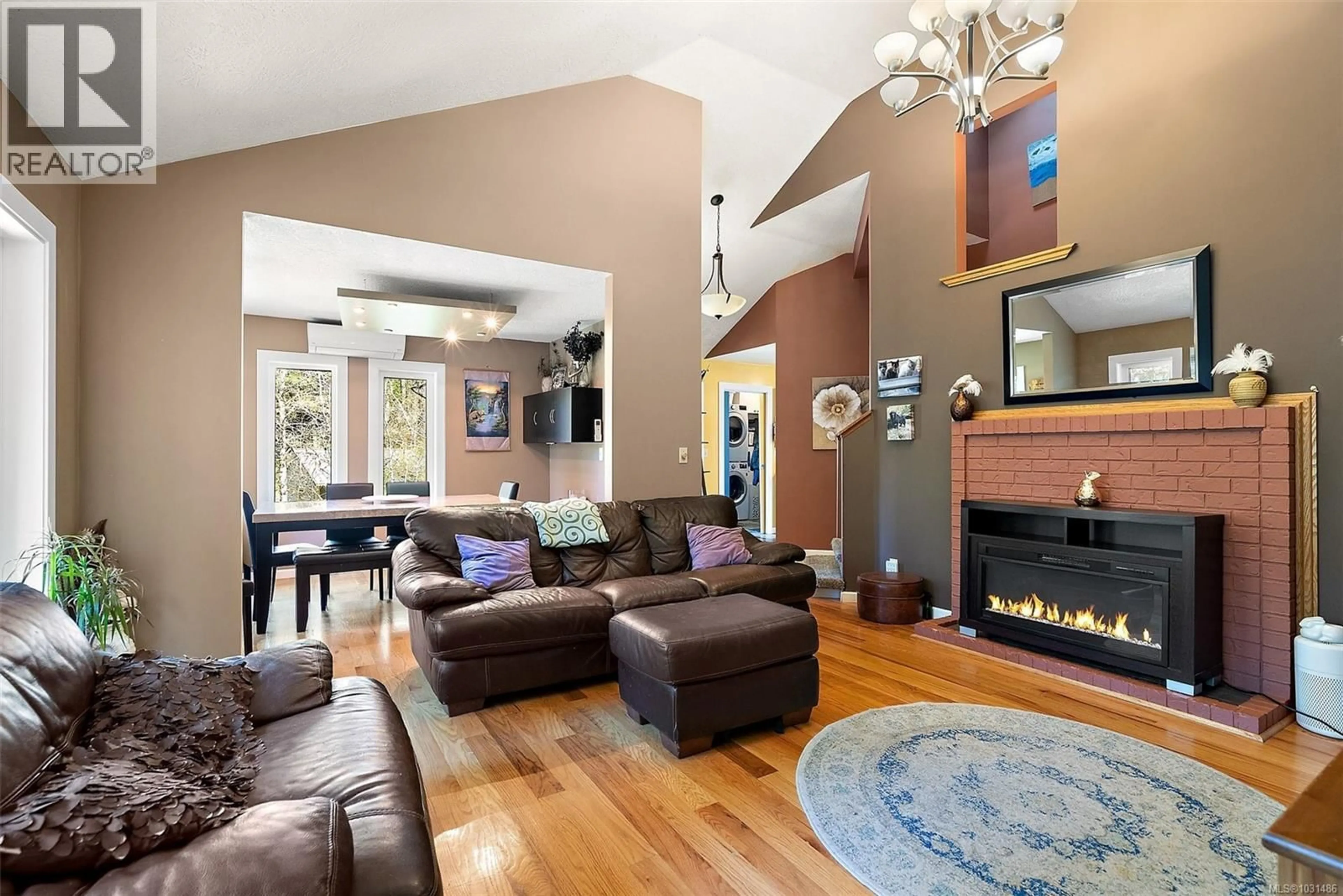 Living room with furniture, wood/laminate floor for 1725 MILLSTREAM ROAD, Highlands British Columbia V9B6E7