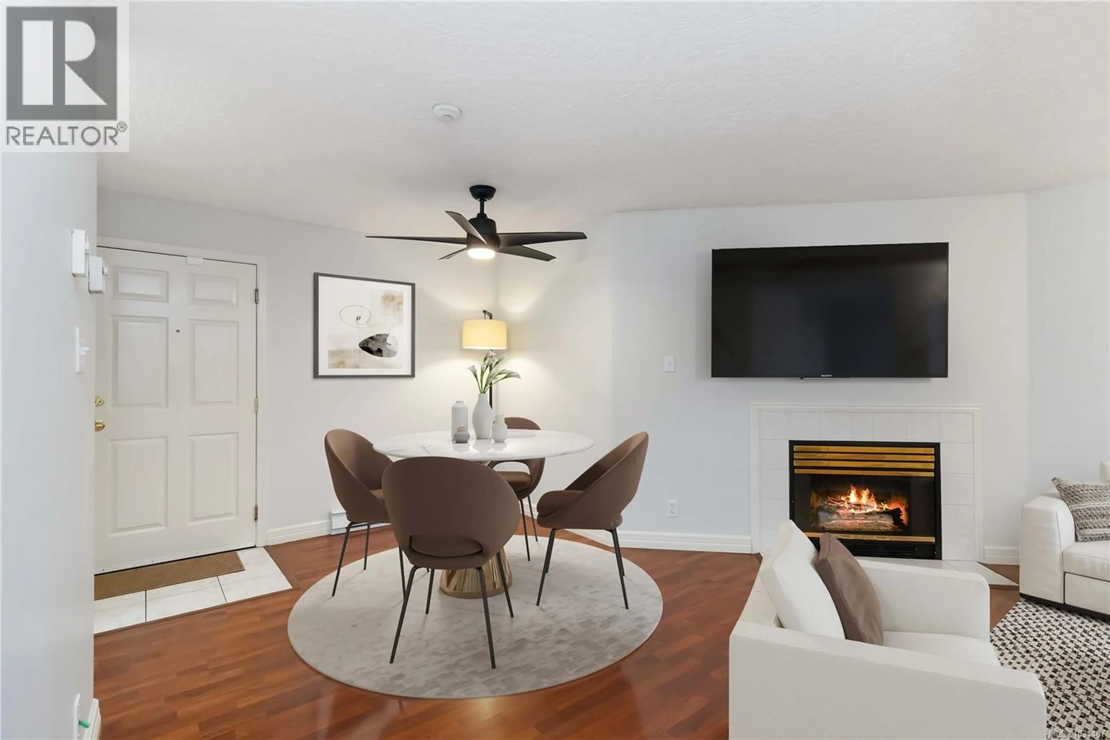 Living room with furniture, wood/laminate floor for 101 - 2710 GROSVENOR ROAD, Victoria British Columbia V8T3M9