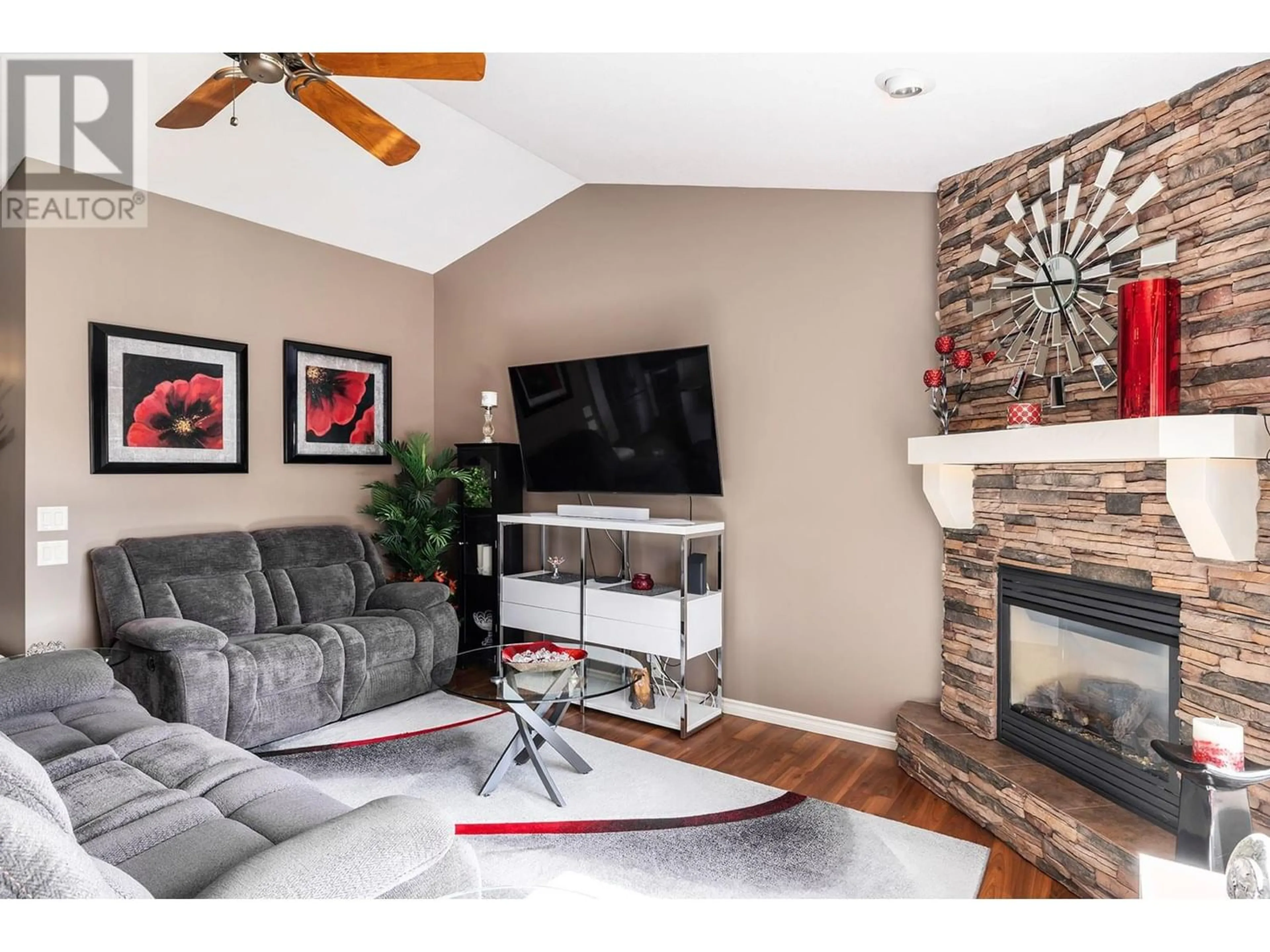 Living room for 2091 Rose Tree Road, West Kelowna British Columbia V1Z4A7