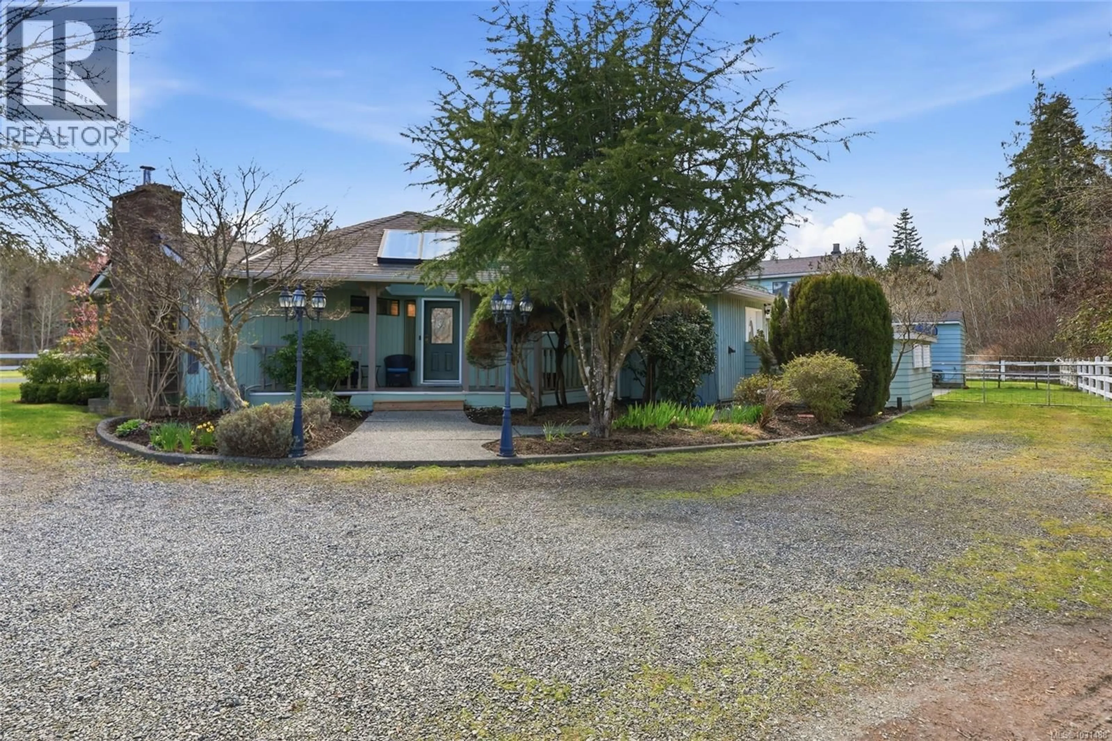 A pic from outside/outdoor area/front of a property/back of a property/a pic from drone, street for 792 BENNETT ROAD, Qualicum Beach British Columbia V9K1N1