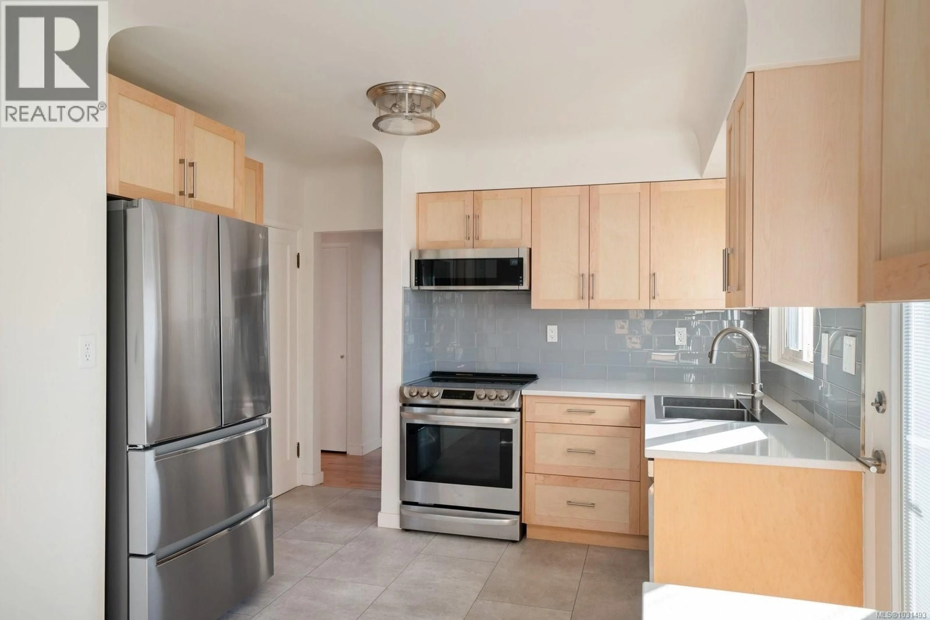 Standard kitchen, unknown for 354 FOUL BAY ROAD, Victoria British Columbia V8S4G8