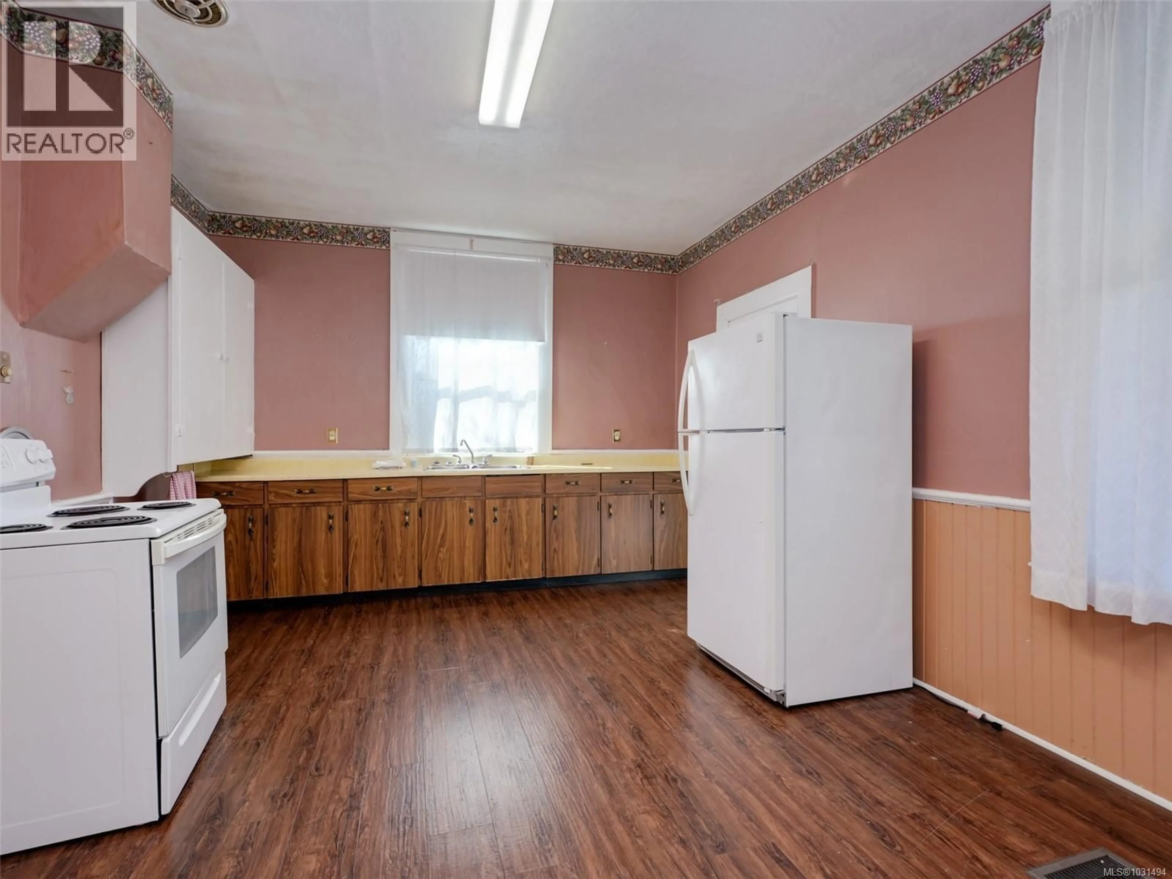 Standard kitchen, unknown for 602 CRAIGFLOWER ROAD, Victoria British Columbia V9A2W2