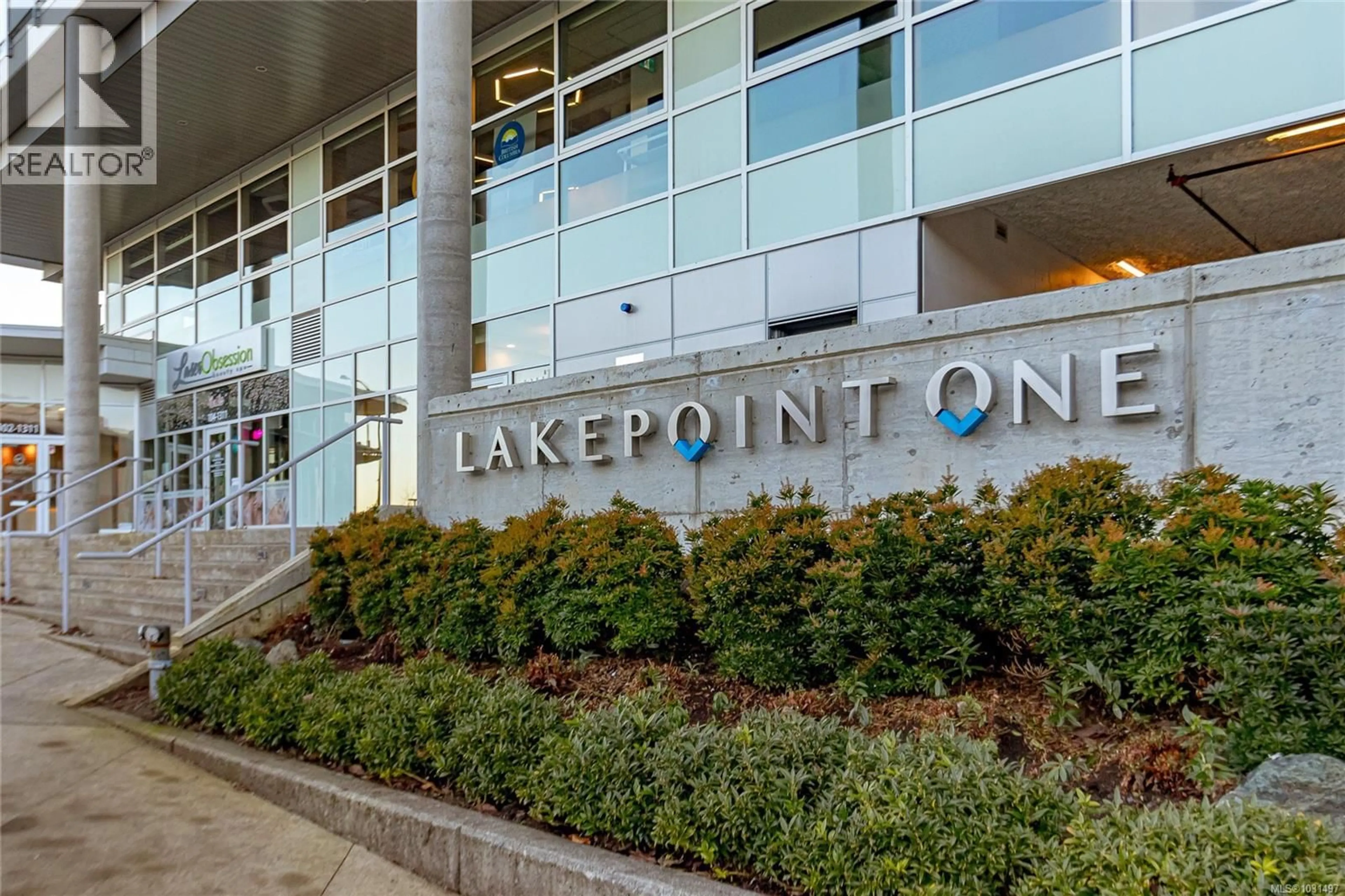 Indoor foyer for 508 - 1311 LAKEPOINT WAY, Langford British Columbia V9B0S2