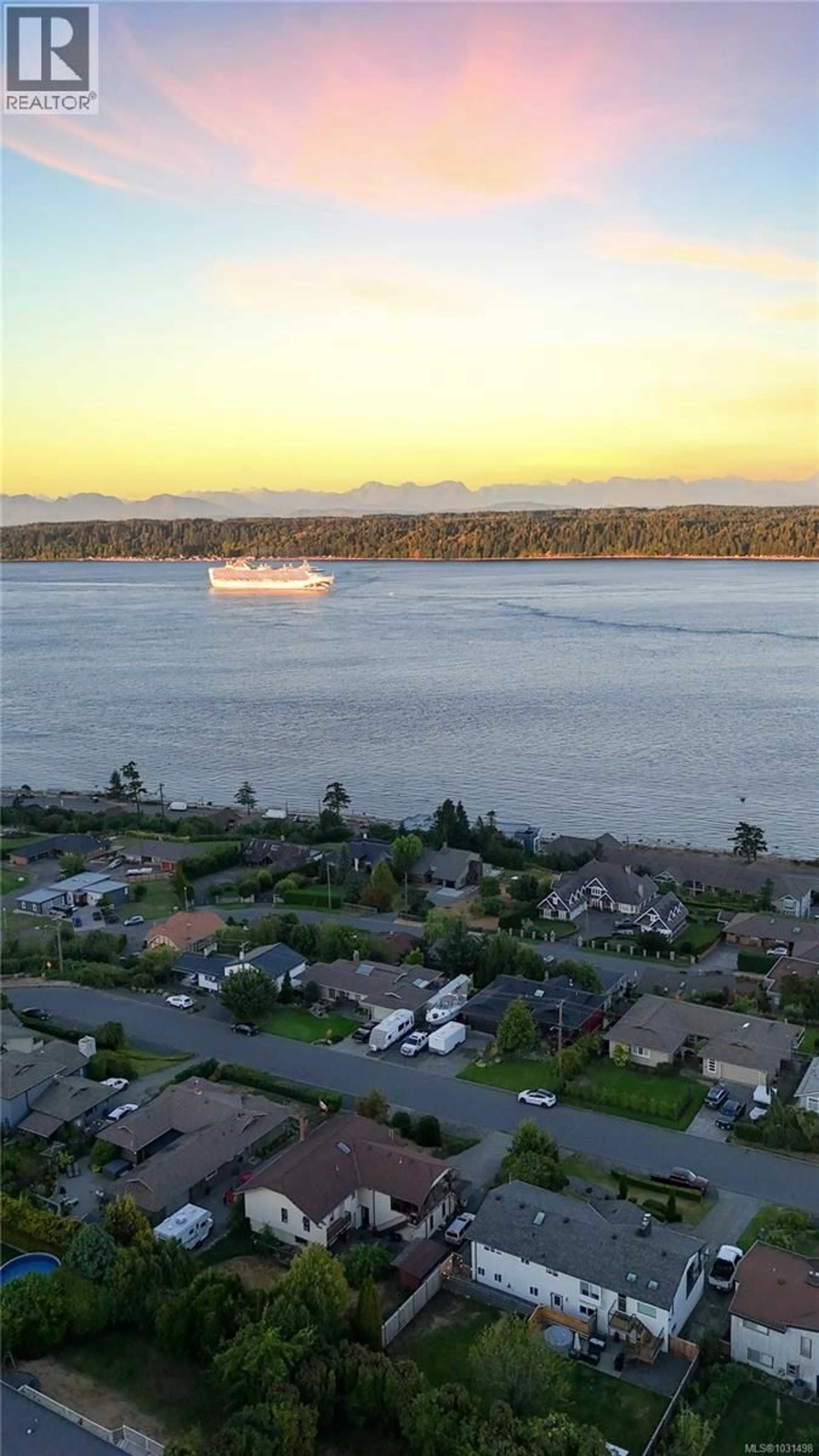 A pic from outside/outdoor area/front of a property/back of a property/a pic from drone, water/lake/river/ocean view for 604 GALERNO ROAD, Campbell River British Columbia V9W5Y2