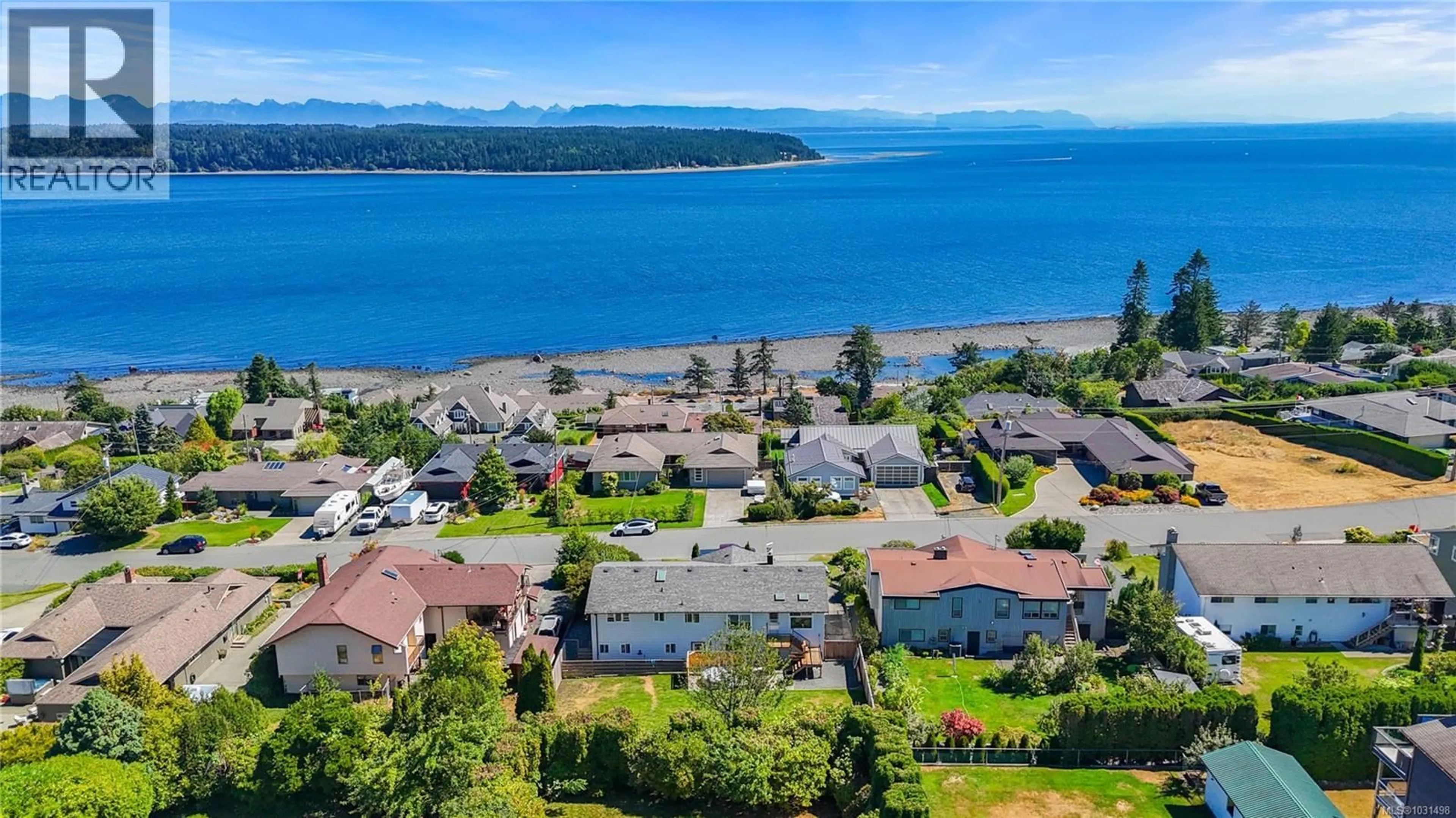 A pic from outside/outdoor area/front of a property/back of a property/a pic from drone, water/lake/river/ocean view for 604 GALERNO ROAD, Campbell River British Columbia V9W5Y2