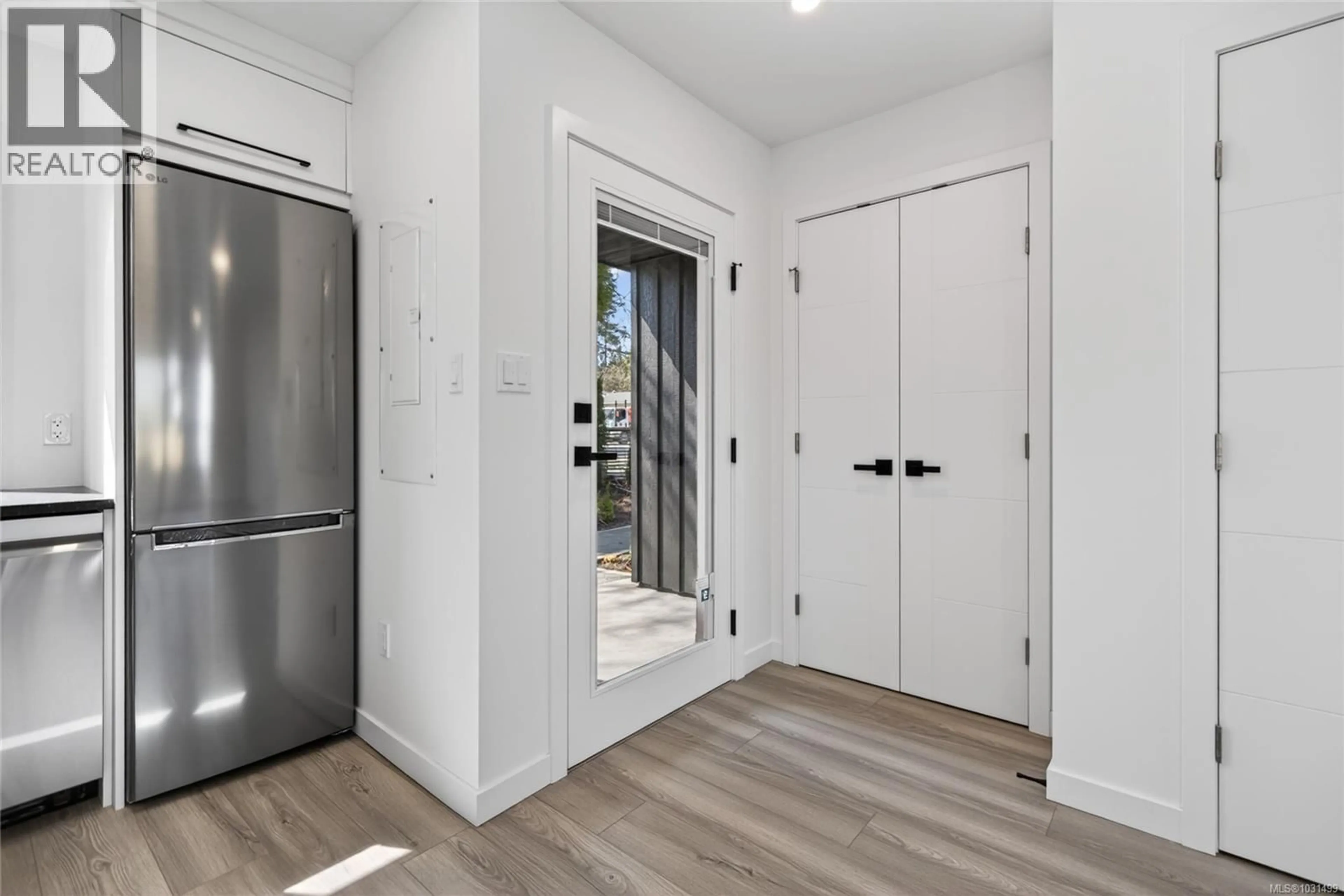 Indoor entryway for 2 - 1590 PIERCY AVENUE, Courtenay British Columbia V9N3E9