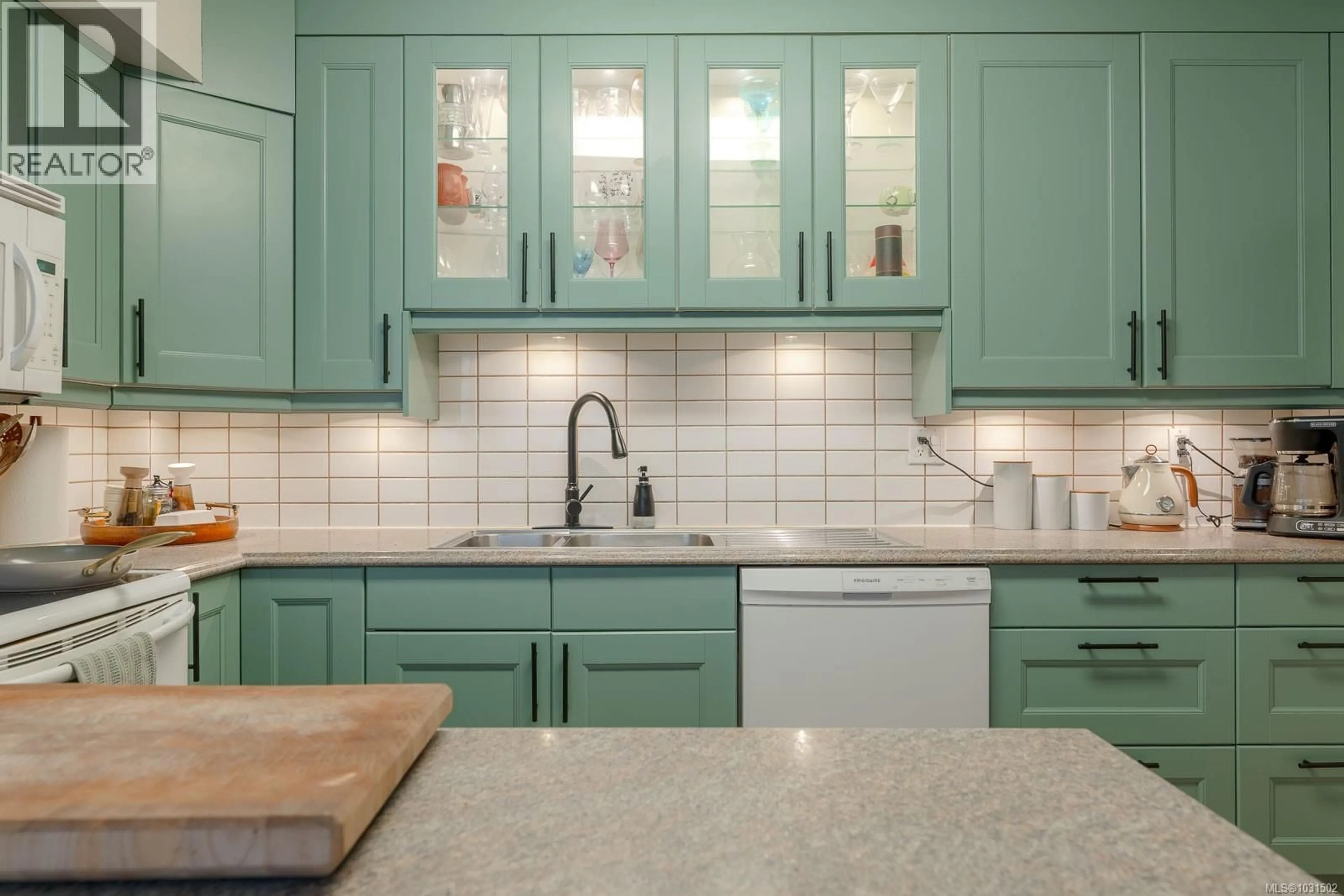 Contemporary kitchen, ceramic/tile floor for 1610 FULLER STREET, Nanaimo British Columbia V9S1B1