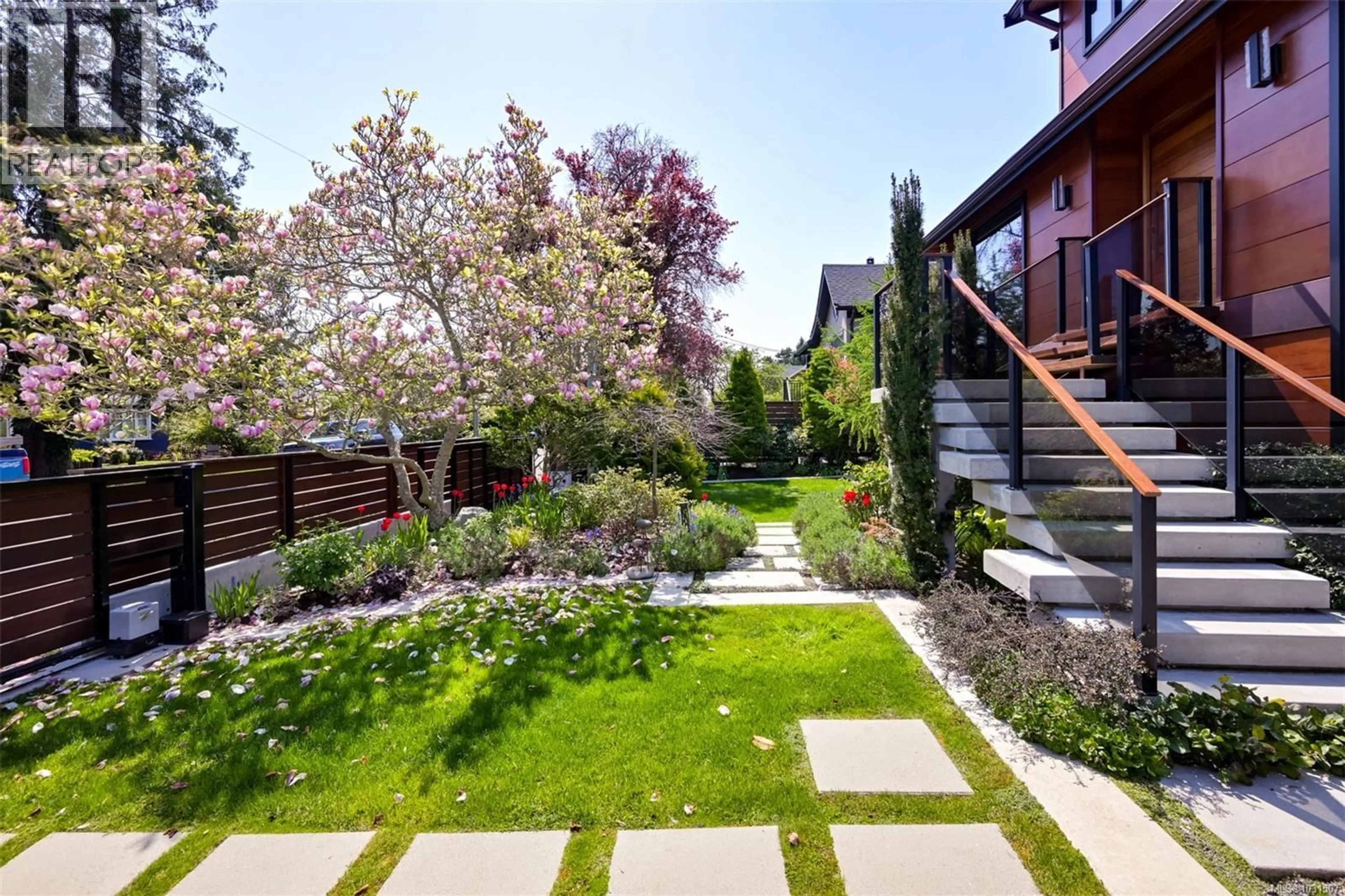 Patio, street for 626 MONTEREY AVENUE, Oak Bay British Columbia V8S4T9