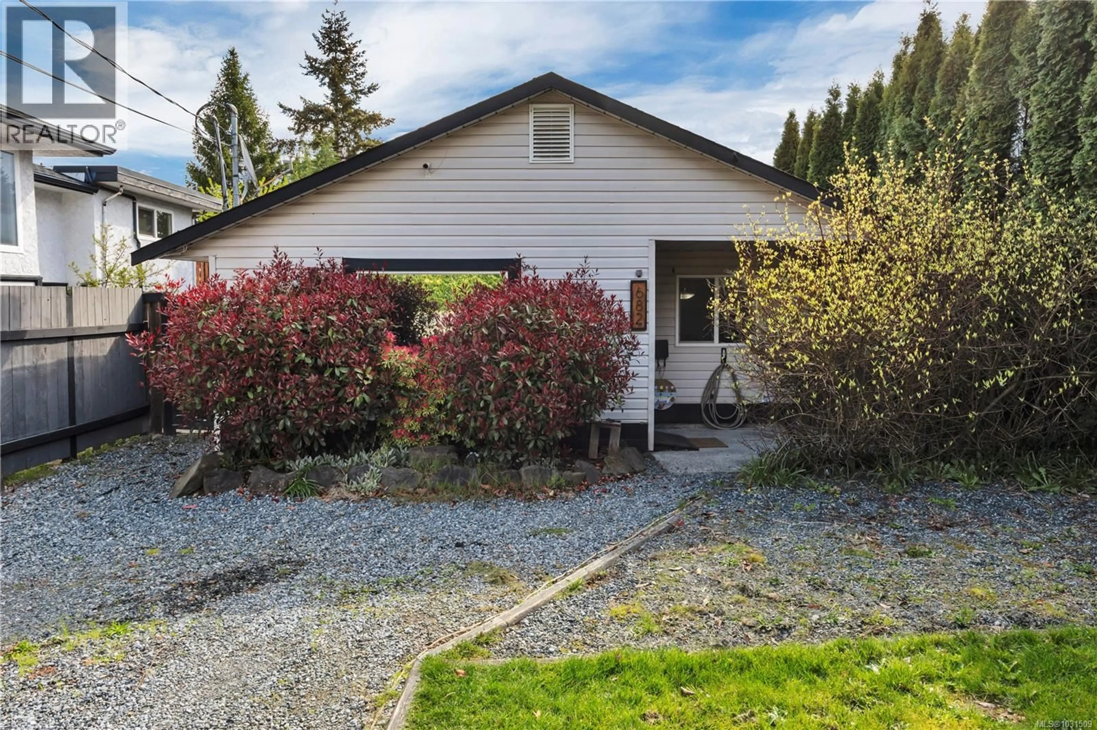 Home with vinyl exterior material, street for 682 BRUCE AVENUE, Nanaimo British Columbia V9R3Y7