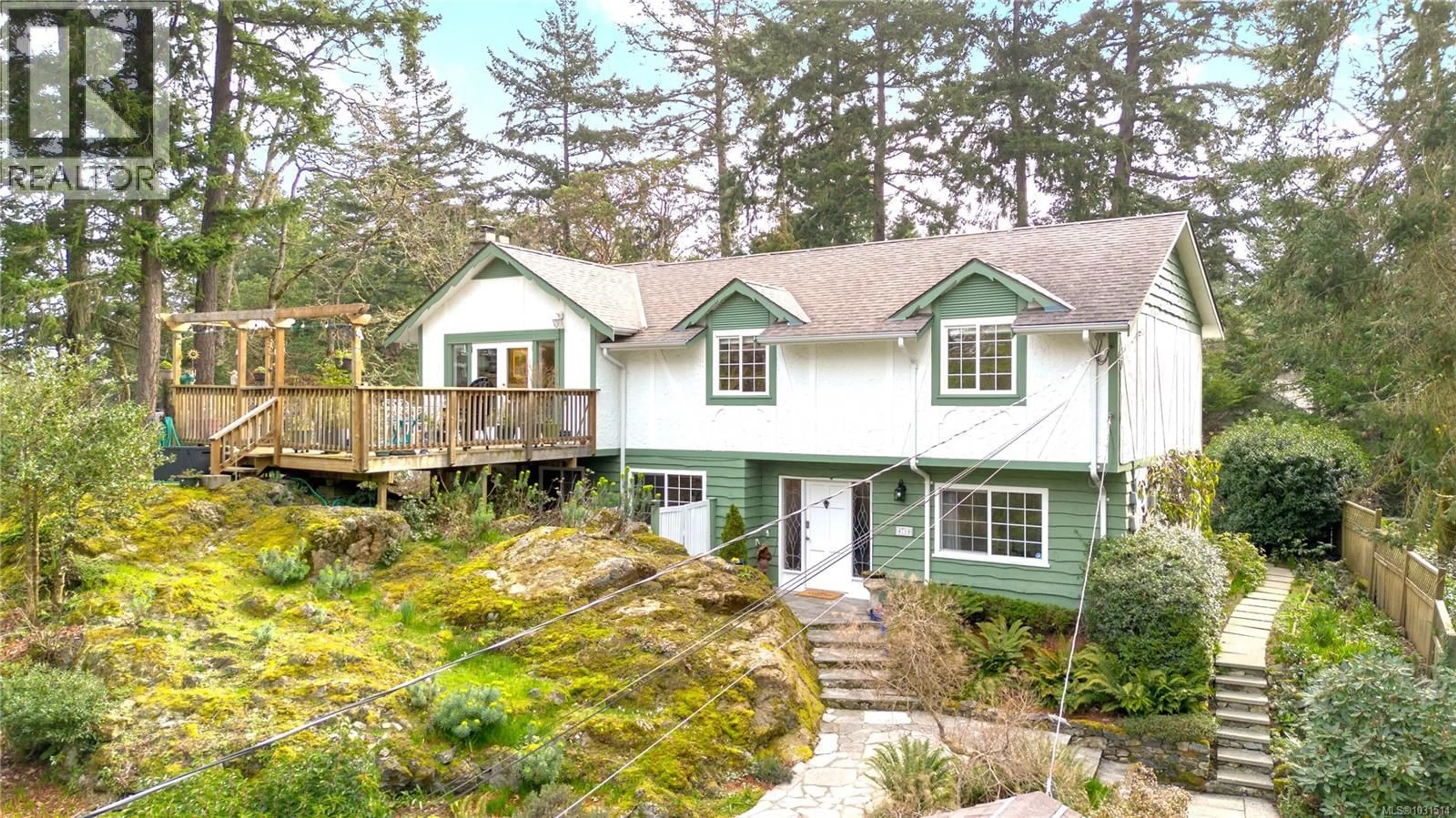 A pic from outside/outdoor area/front of a property/back of a property/a pic from drone, street for 4719 TREETOP HEIGHTS, Saanich British Columbia V8Y1E2