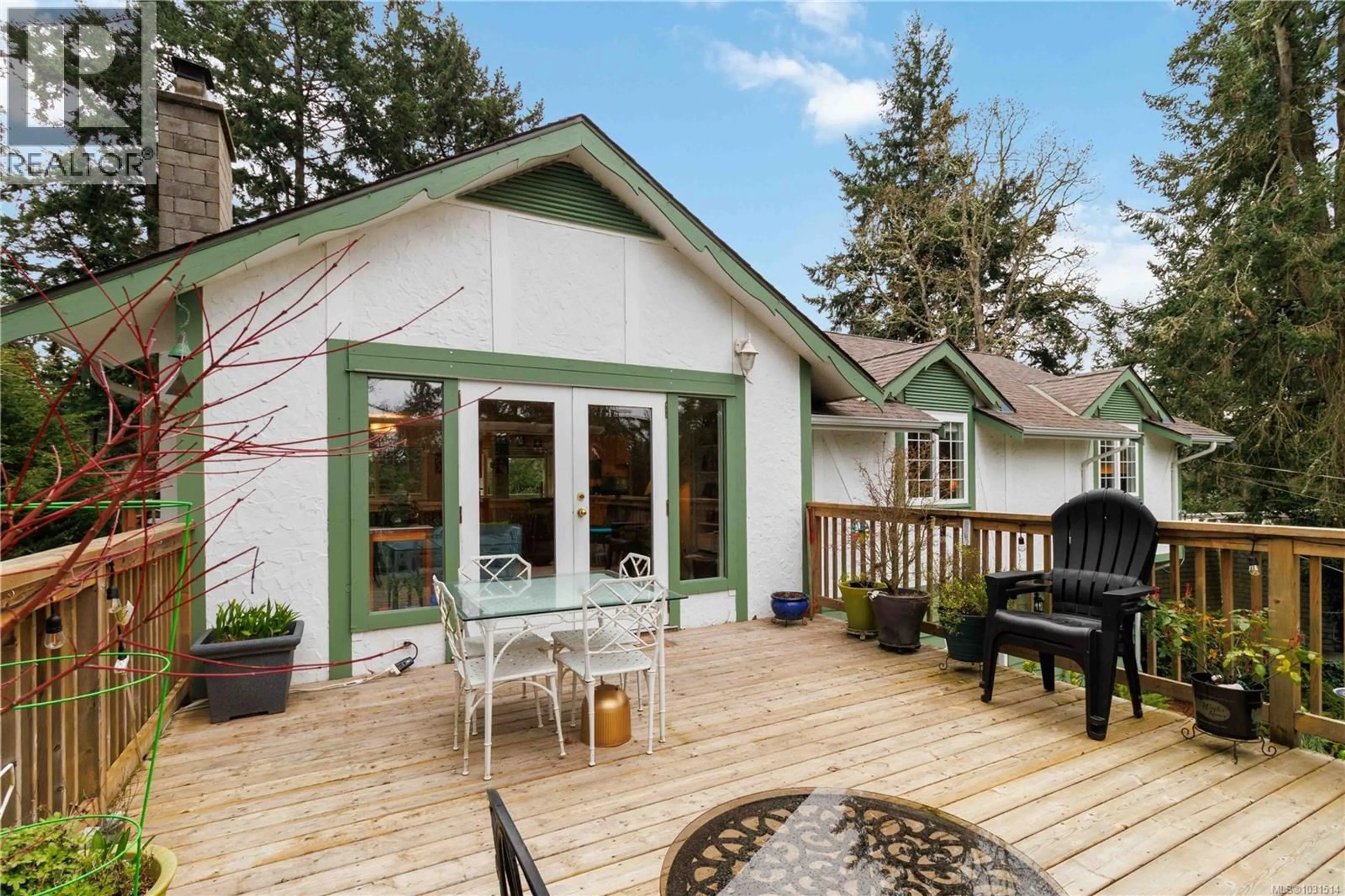 Home with vinyl exterior material, street for 4719 TREETOP HEIGHTS, Saanich British Columbia V8Y1E2