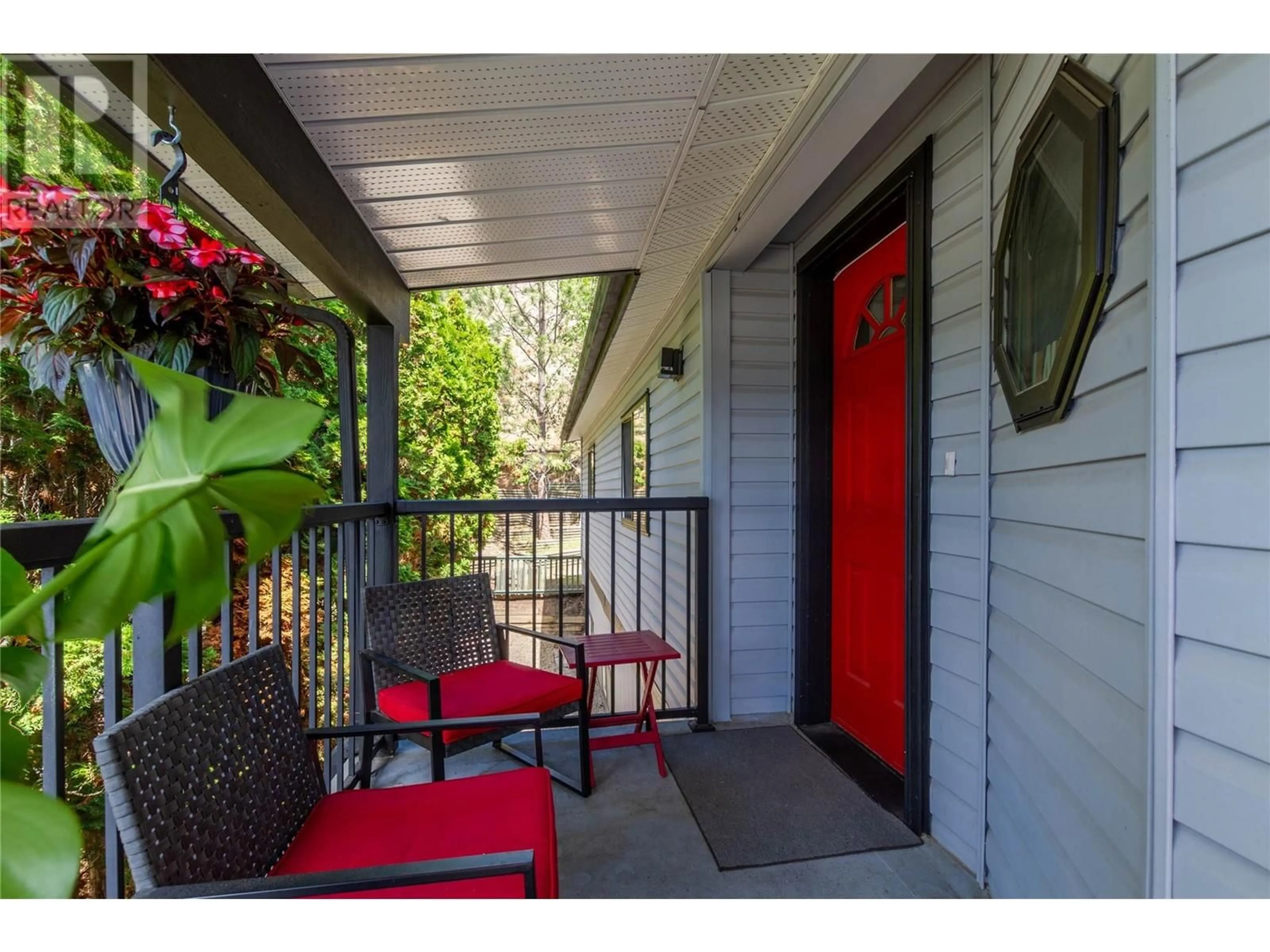 Indoor entryway for 551 Guildford Court, Coldstream British Columbia V1B2E3