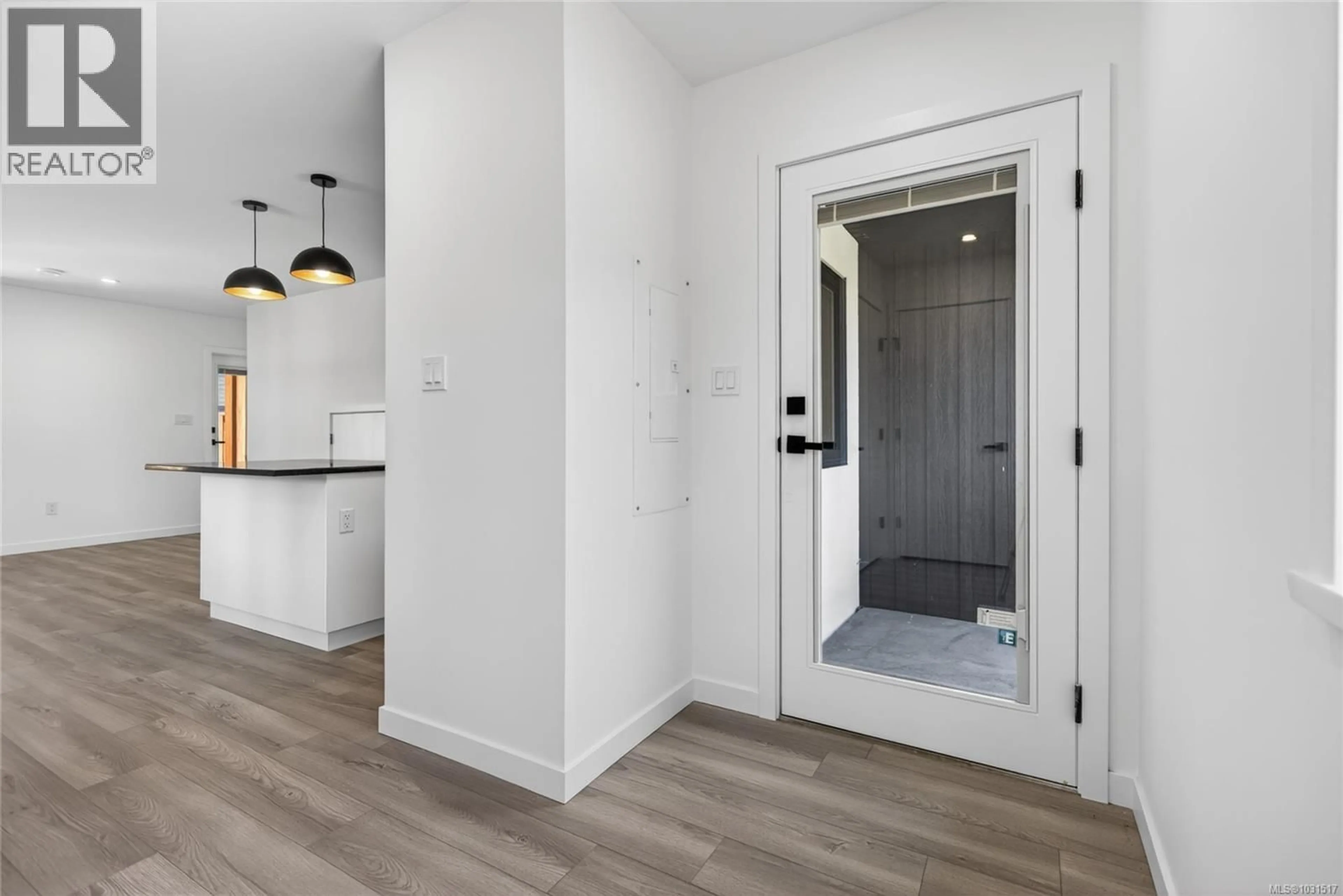 Indoor entryway for 6 - 1590 PIERCY AVENUE, Courtenay British Columbia V9N3E9