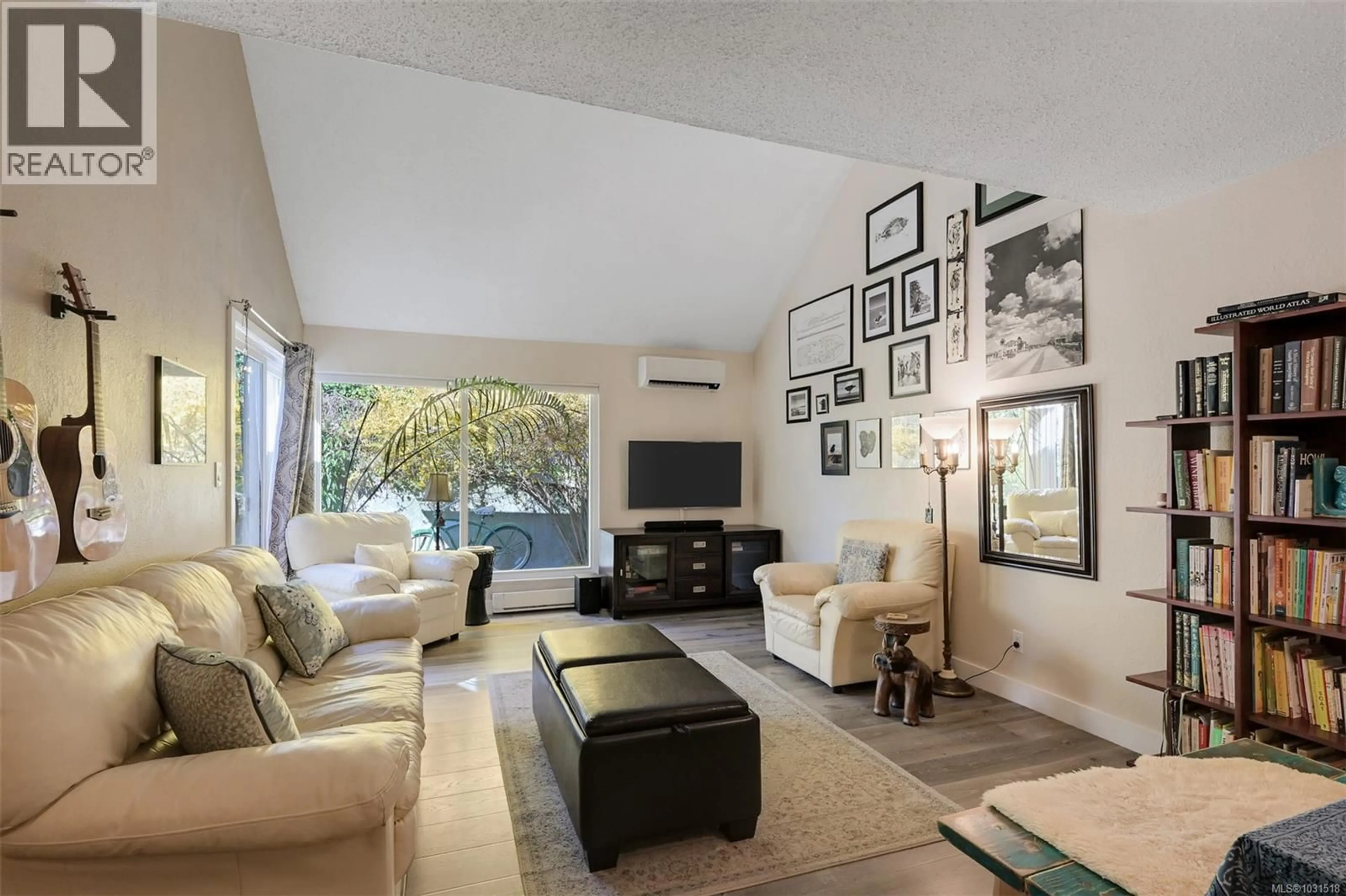 Living room with furniture, unknown for 1294 DENMAN STREET, Victoria British Columbia V8T1L8