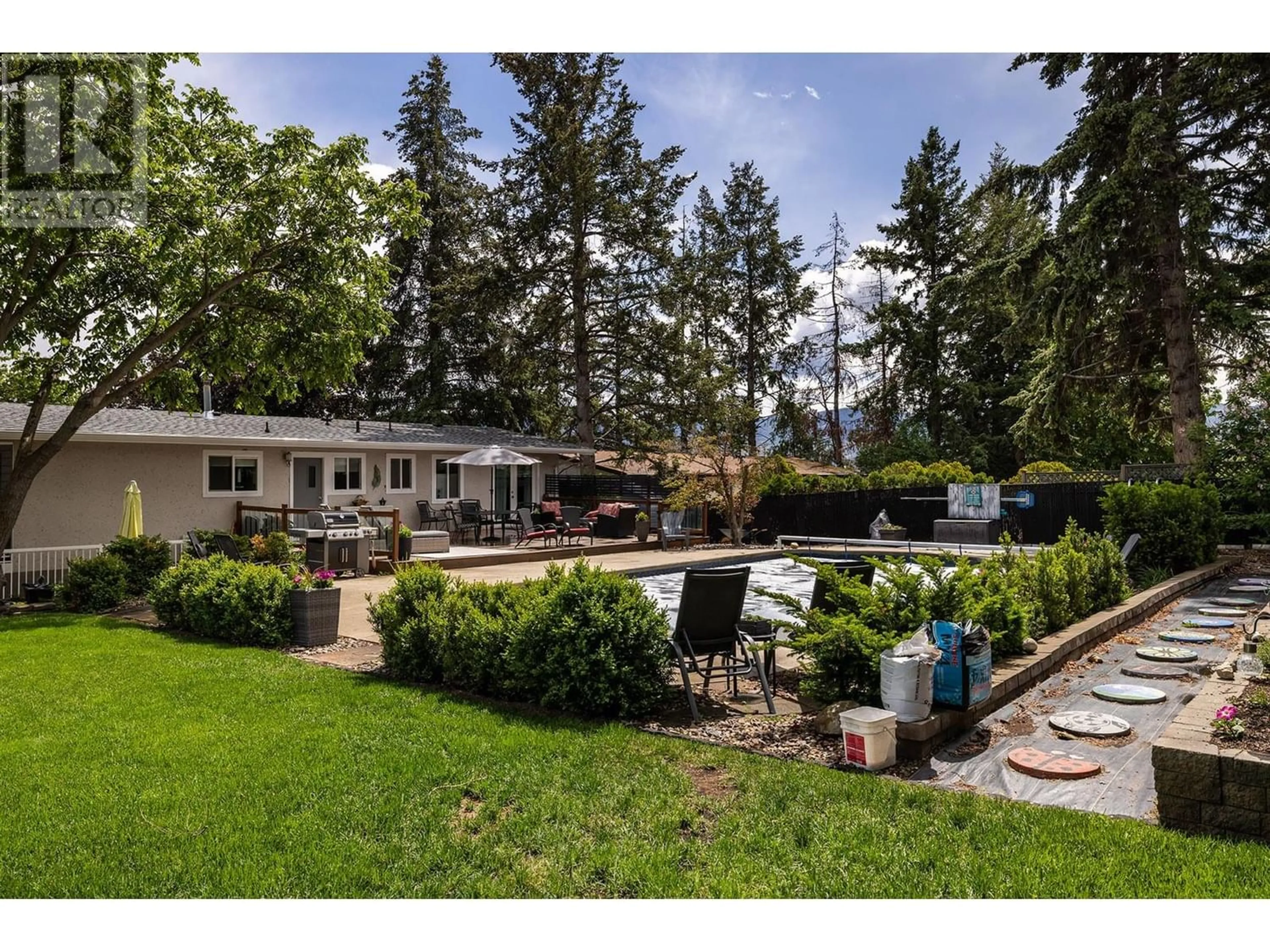 Indoor or outdoor pool for 2640 Thacker Drive, West Kelowna British Columbia V1Z1W3