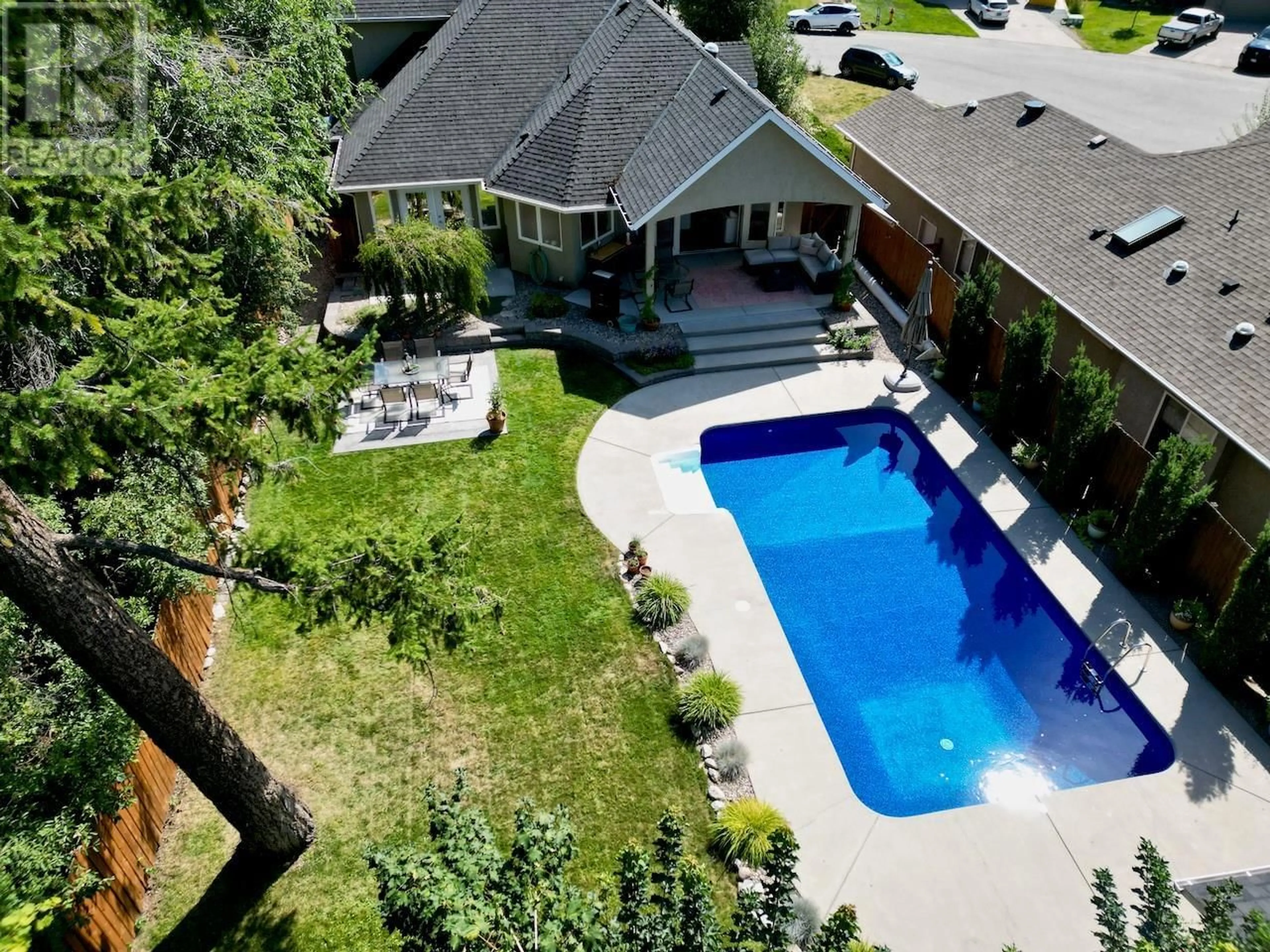 Indoor or outdoor pool for 858 Woodhaven Place, Kelowna British Columbia V1W2A3