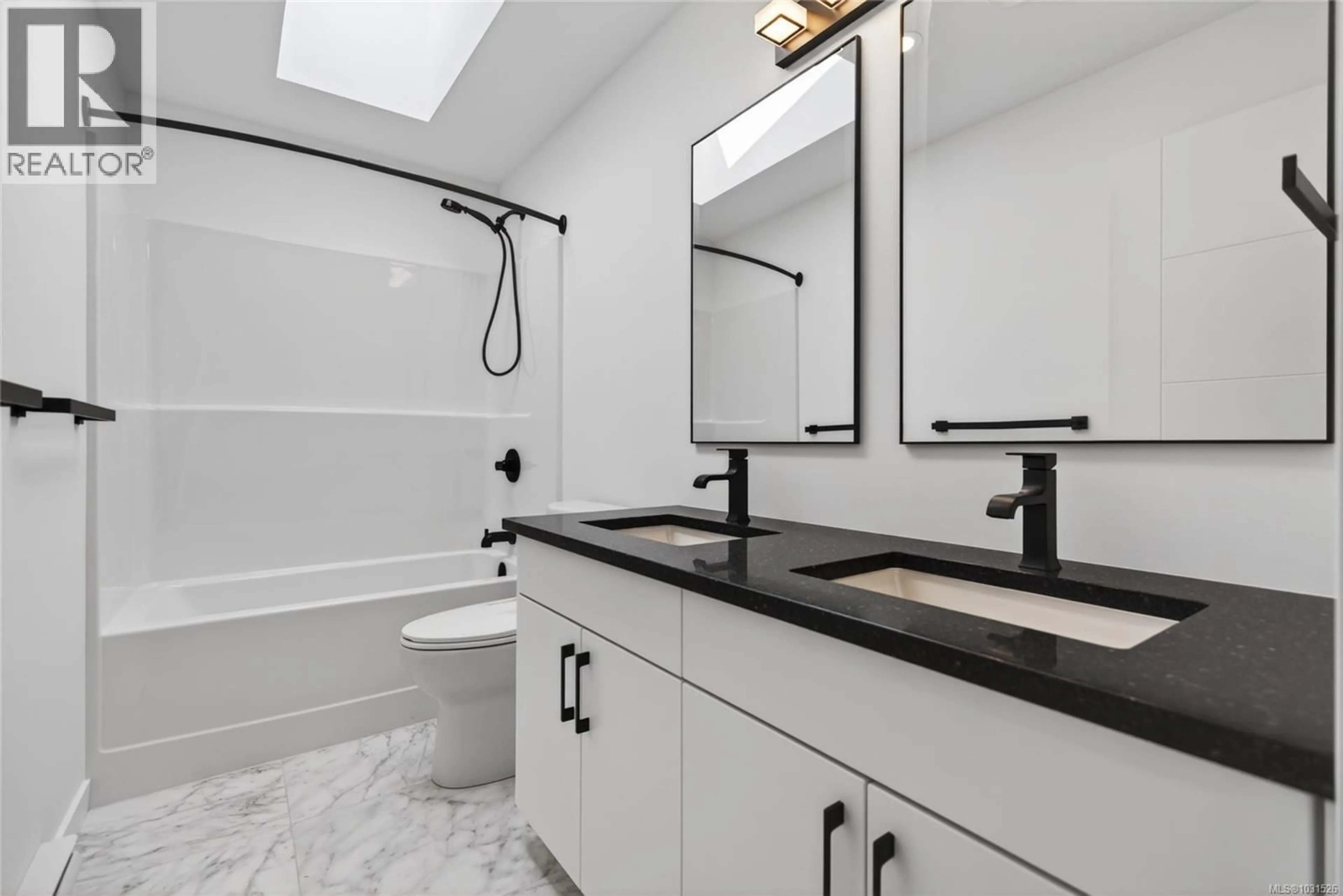 Contemporary bathroom, ceramic/tile floor for 8 - 1590 PIERCY AVENUE, Courtenay British Columbia V9N3E9